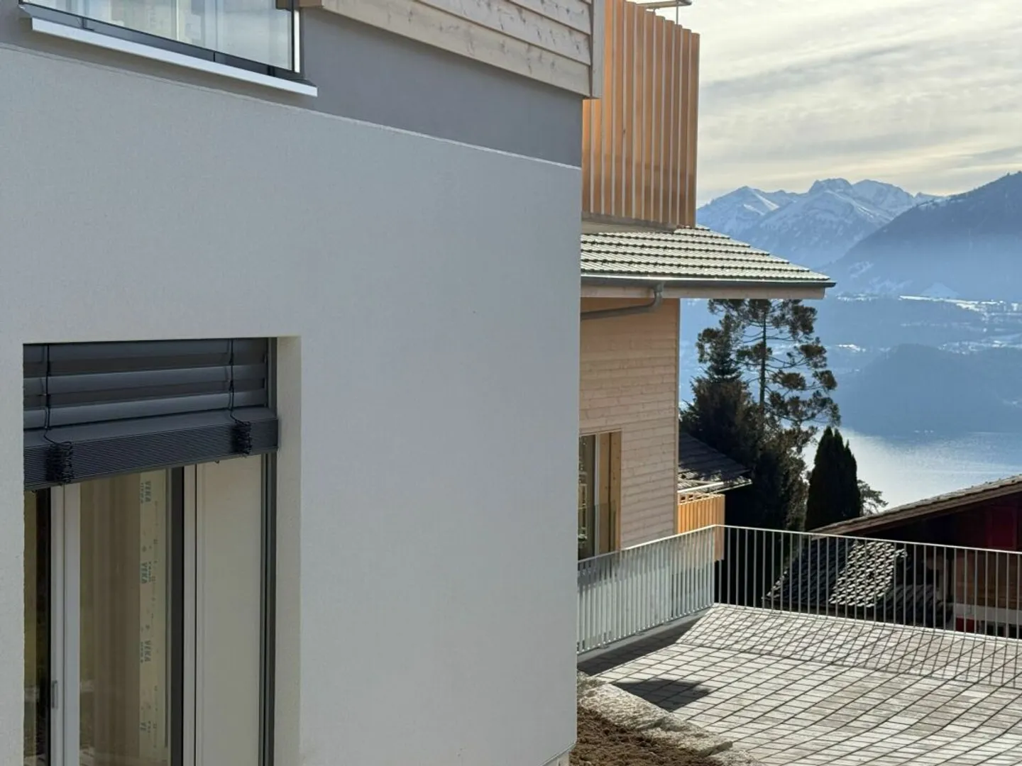 Confortable, moderne, dans un emplacement très ensoleillé avec vue - Photo 3 sur 13