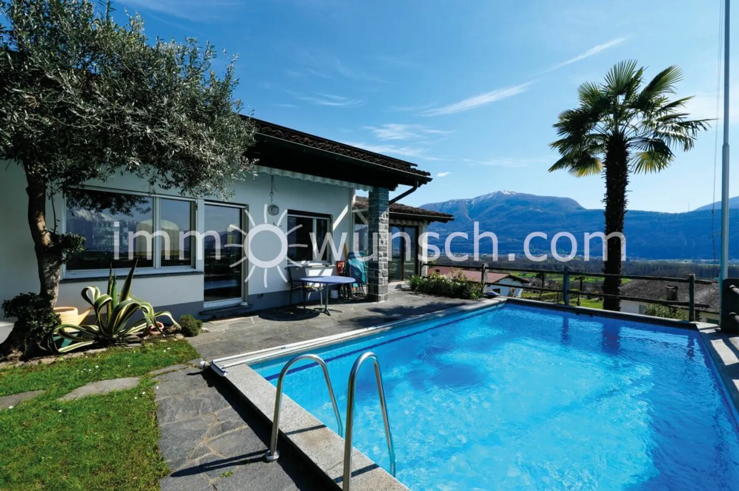 Ruhig gelegenes und gepflegtes 5 ½ Zi. Einfamilienhaus, mit Pool - Photo 1 of 12