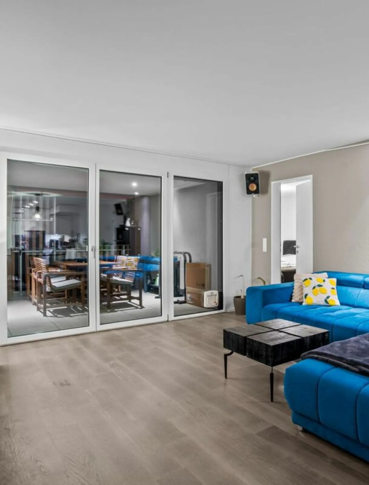 Moderne 3.5-Zimmer-Wohnung mit Balkonen - Foto 3 von 13