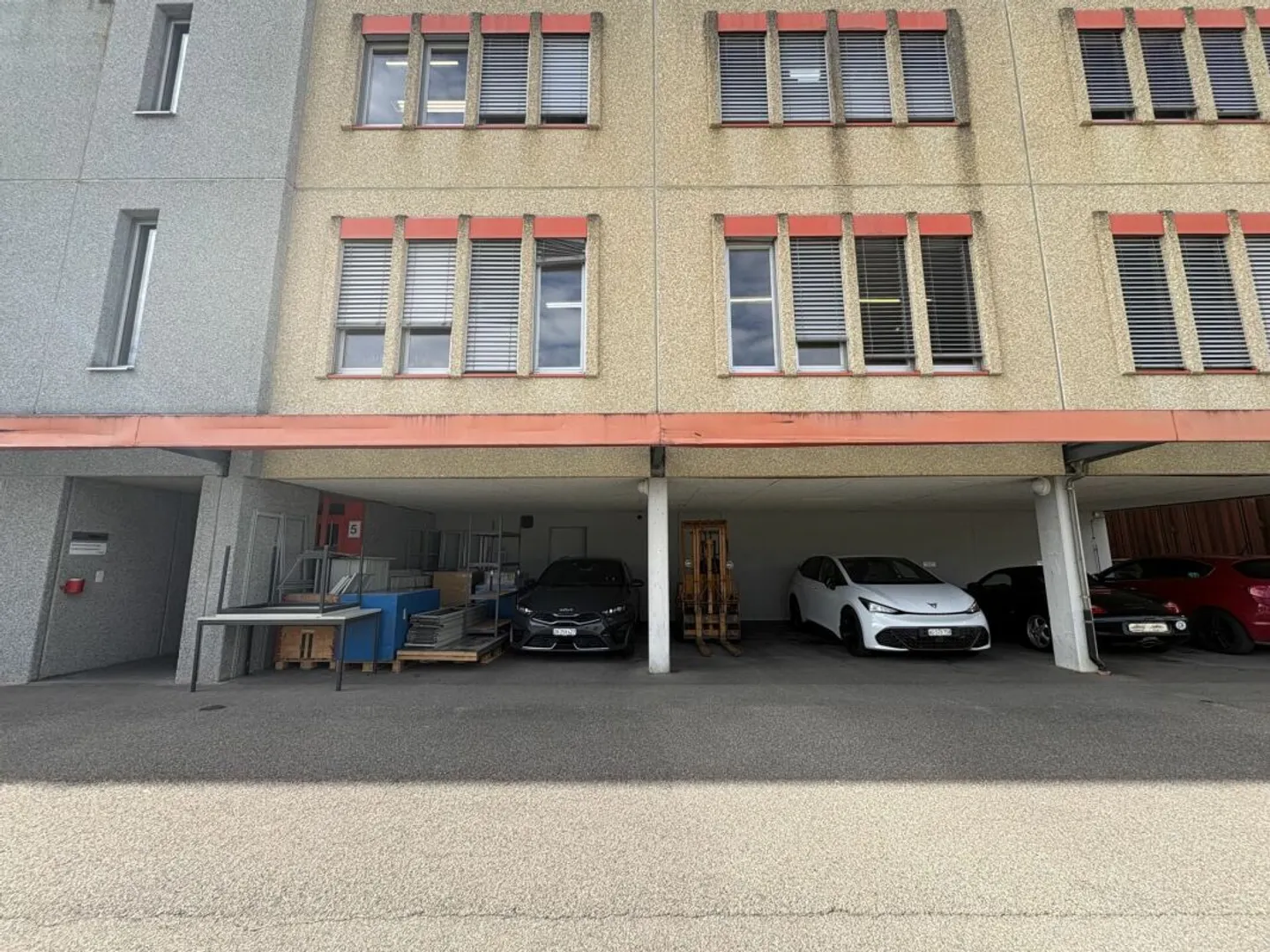 Spacious Commercial Space - Photo 6 of 10