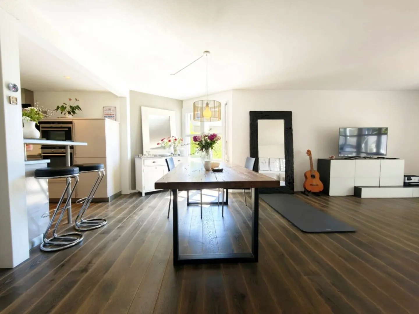Single-family house with a separate apartment, conservatory, and garage in Oberglatt - Photo 8 of 13