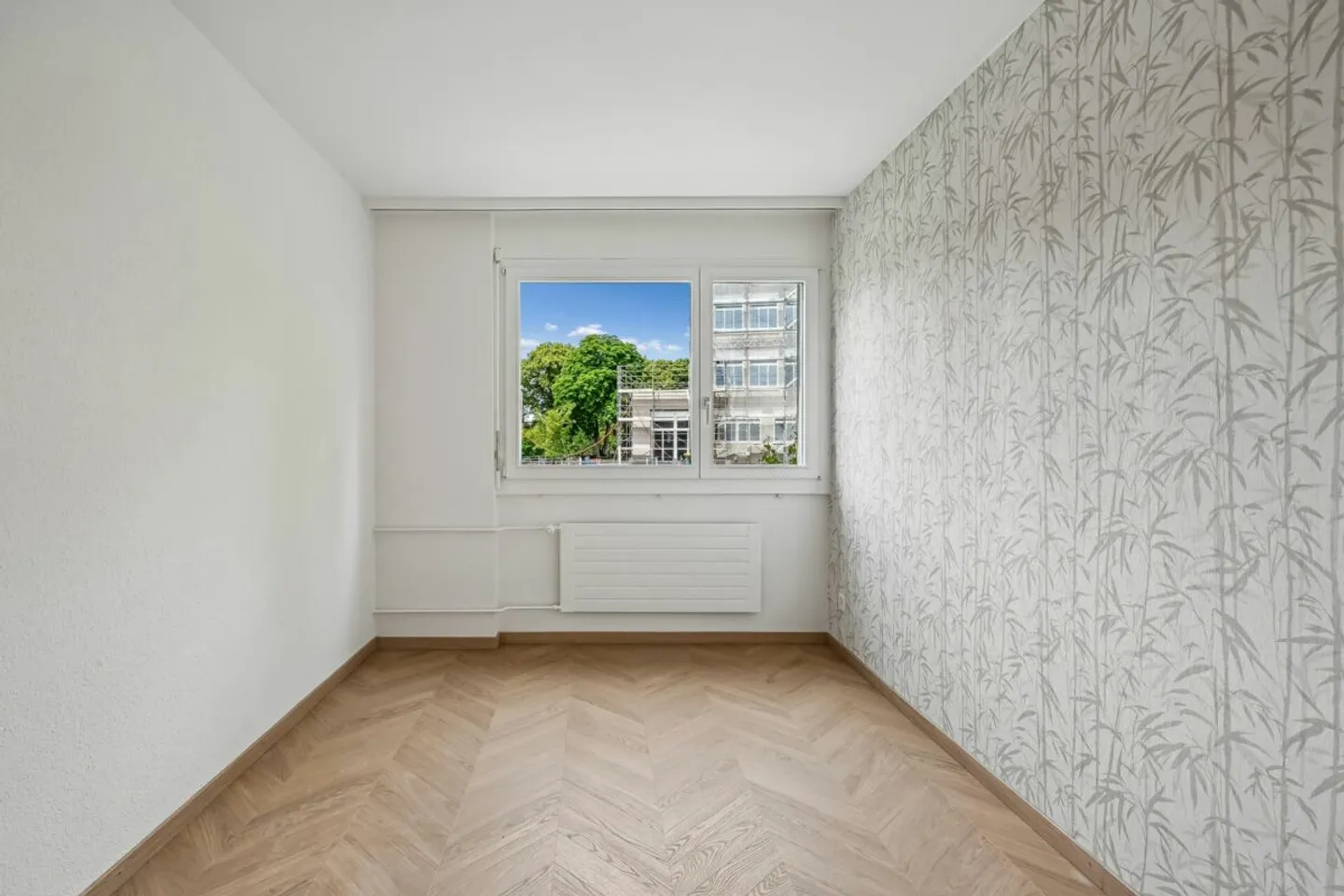 Appartamento di 3½ locali elegantemente ristrutturato con balcone e vista sul verde - Foto 8 di 11