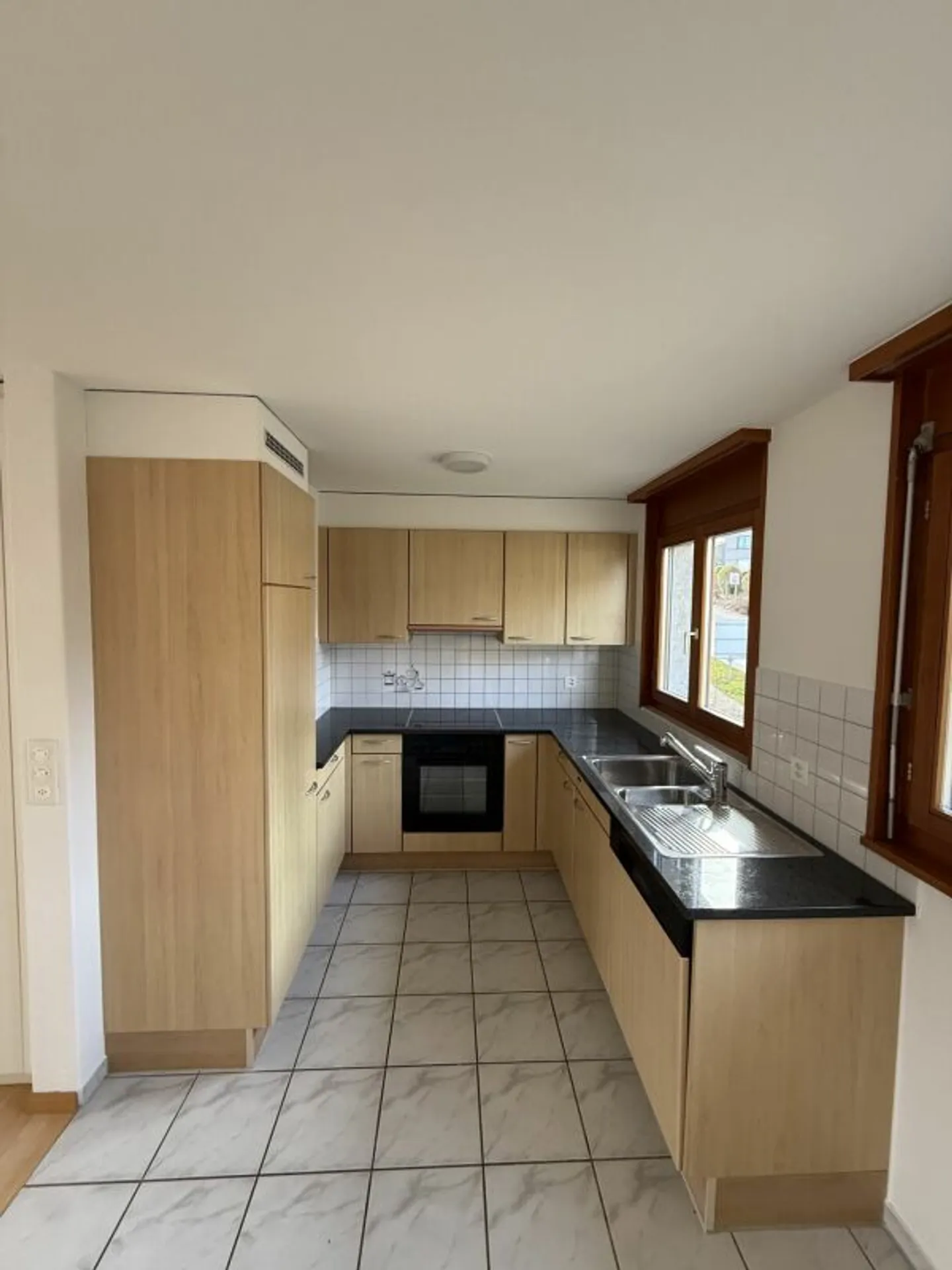 Appartement lumineux et ensoleillé de 4,5 pièces à louer - Photo 3 sur 13