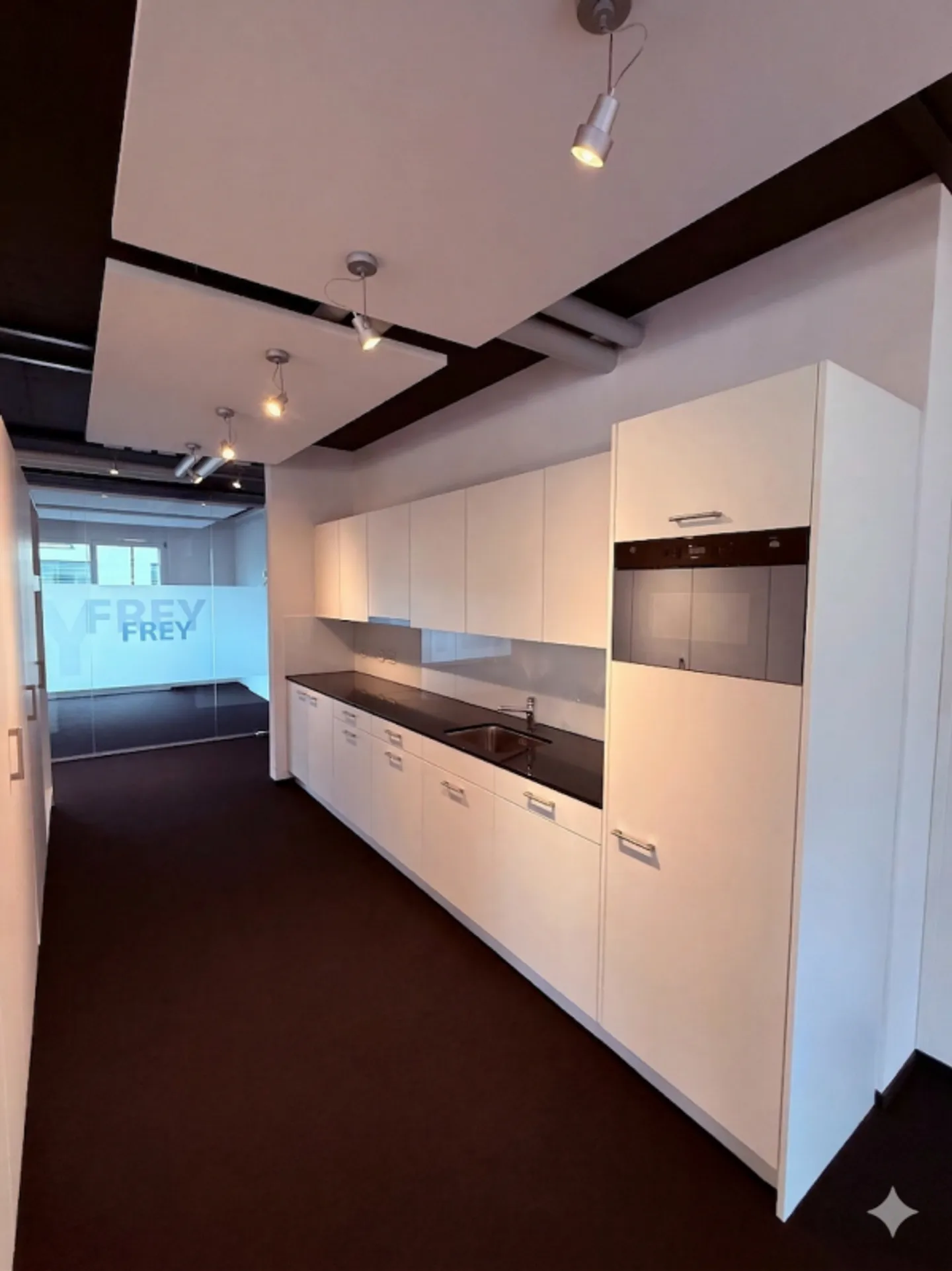 Your business in a central location in Neudorf - Photo 3 of 11