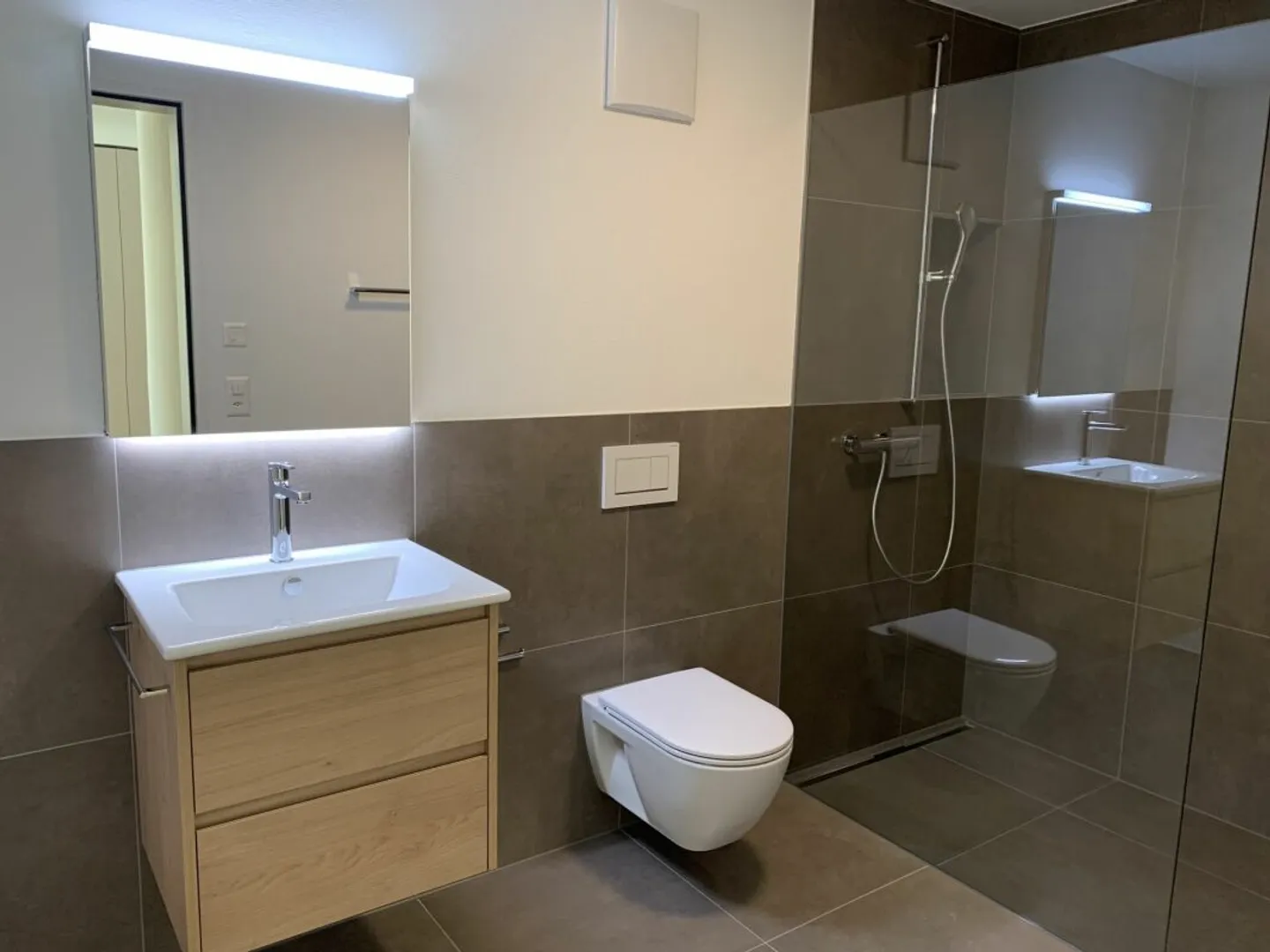 Newly built, modern 2.5-room apartment in the SONNENBÜEL development in Eschenbach - Photo 1 of 6