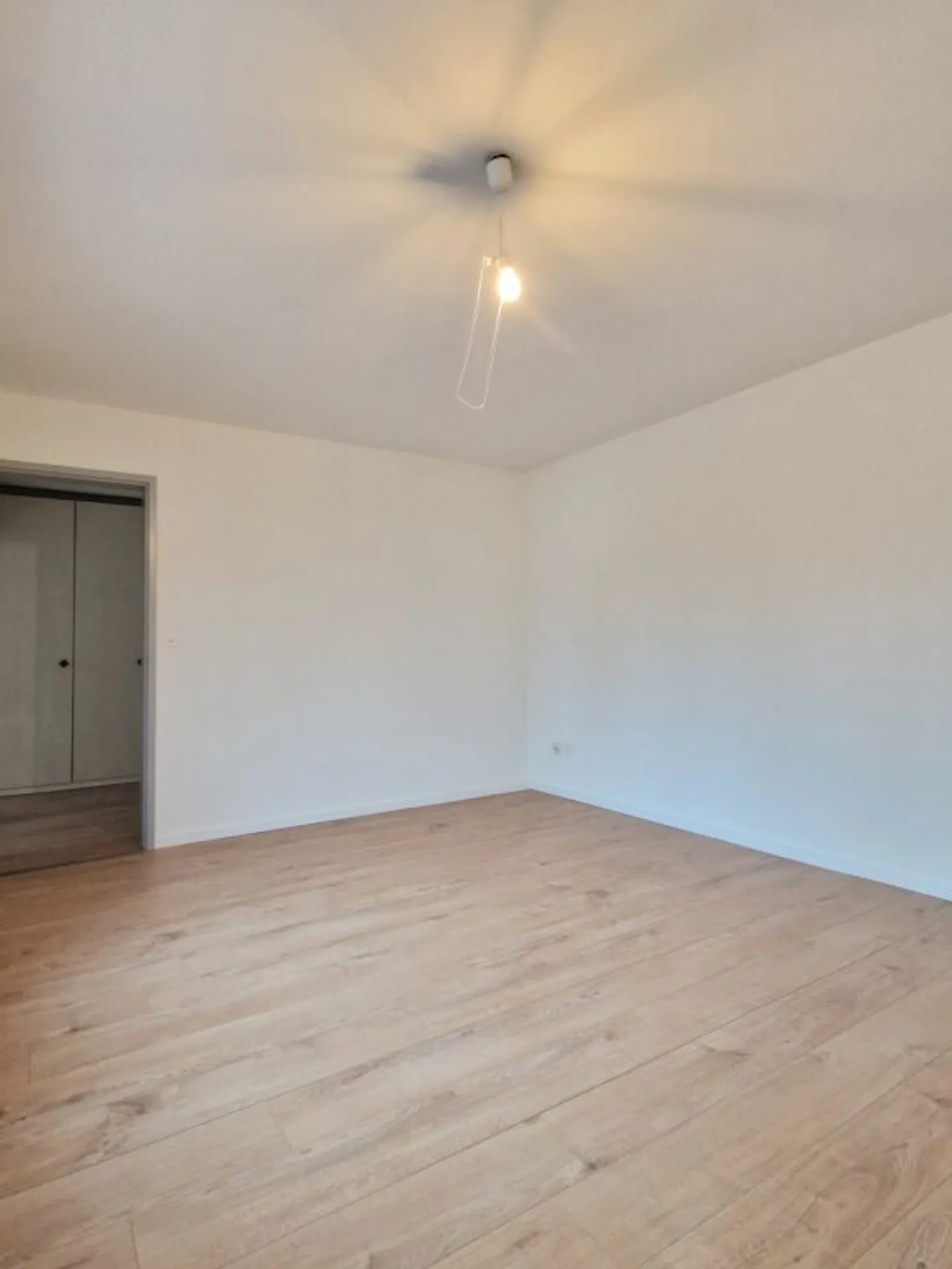 Renovated apartment in an ideal location - Photo 7 of 10