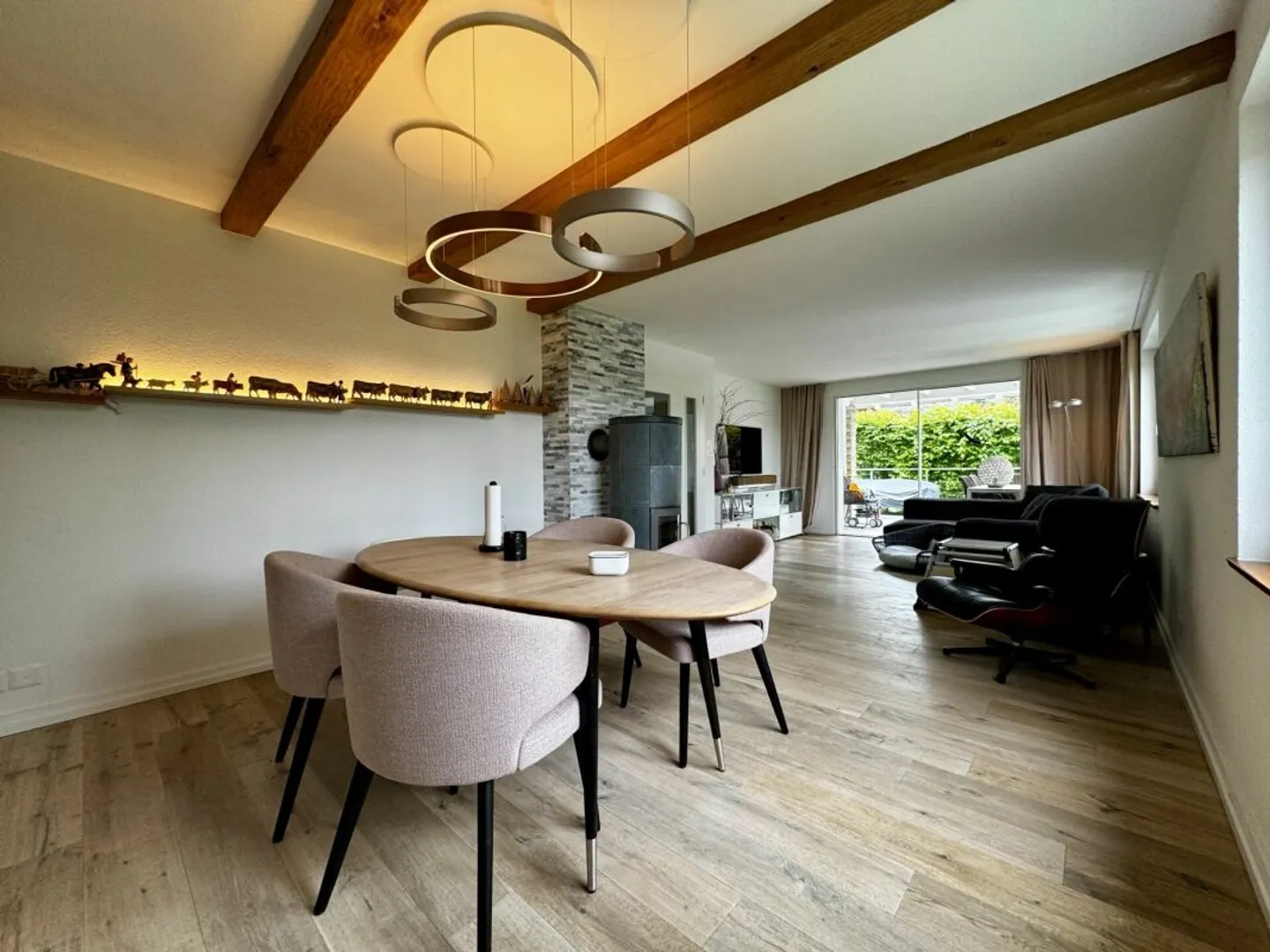 Une maison spéciale avec beaucoup de lumière et d'espace - Photo 6 sur 13