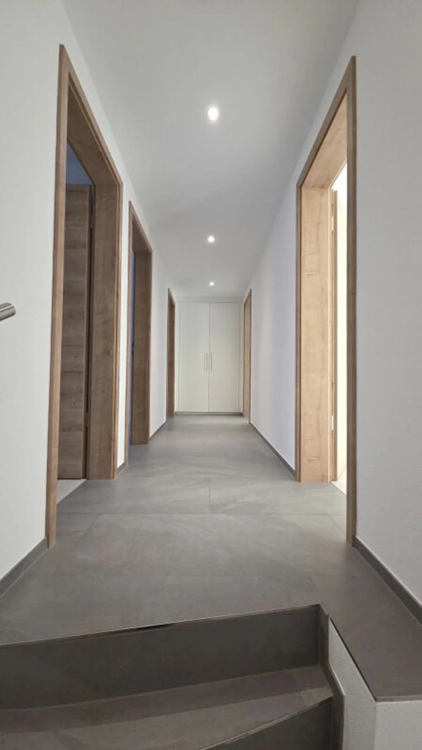 Completely renovated 5.5 room apartment with private entrance, winter garden and vaulted cellar - Photo 4 of 13