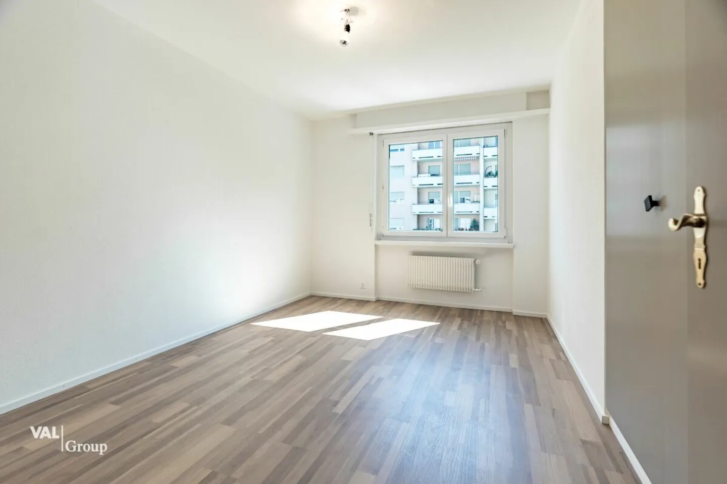 Light-flooded apartment with valley view in a family-friendly neighborhood - Photo 12 of 13