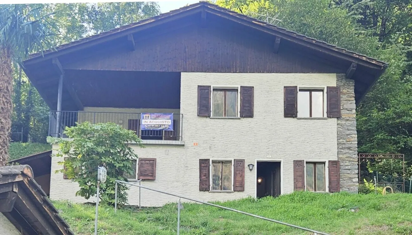 INTERESTING SINGLE-FAMILY HOUSE IN GRONO-LEGGIA - Photo 1 of 13