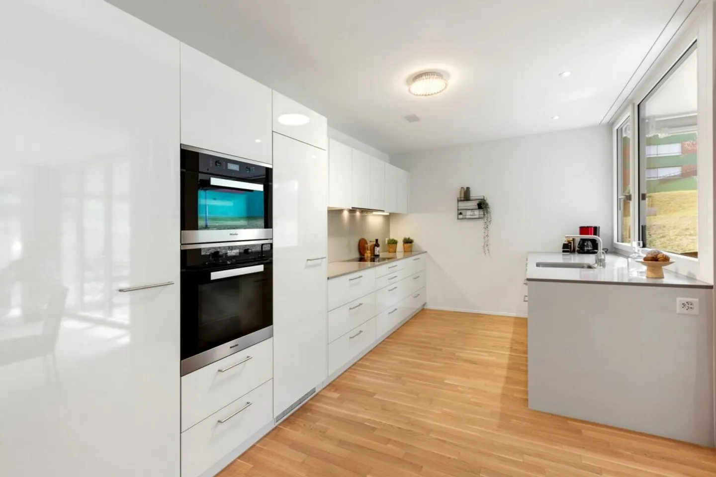 Exclusive Living in the Green and Yet Close to the City - Photo 4 of 13