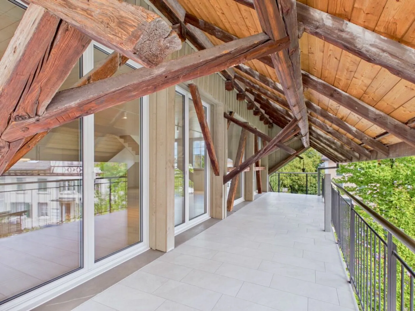 Appartement duplex élégant à Thalwil - 165 m² d'espace de vie avec charme historique et confort moderne - Photo 9 sur 13