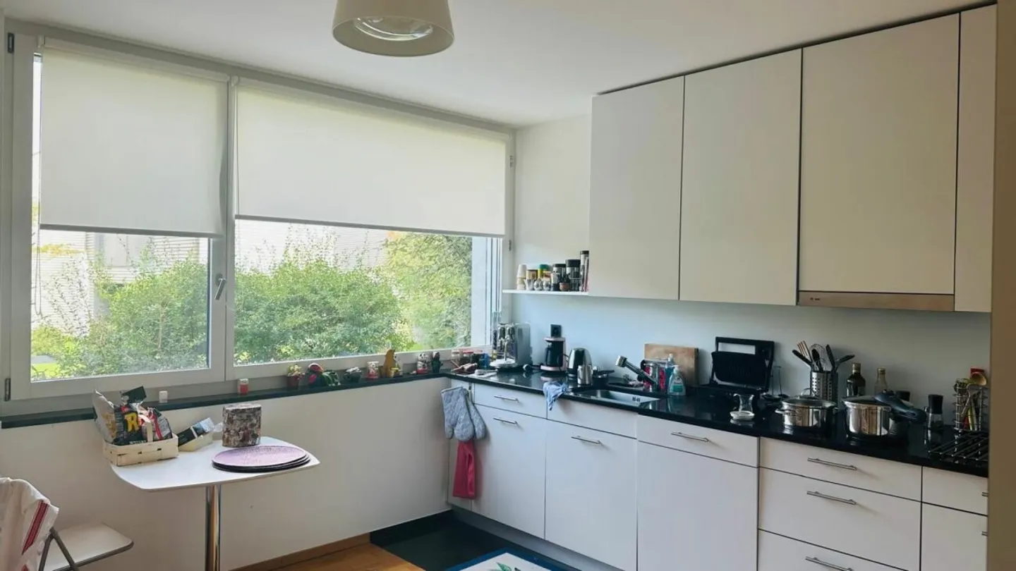 Ampio appartamento con giardino a Oberwil - Foto 3 di 11