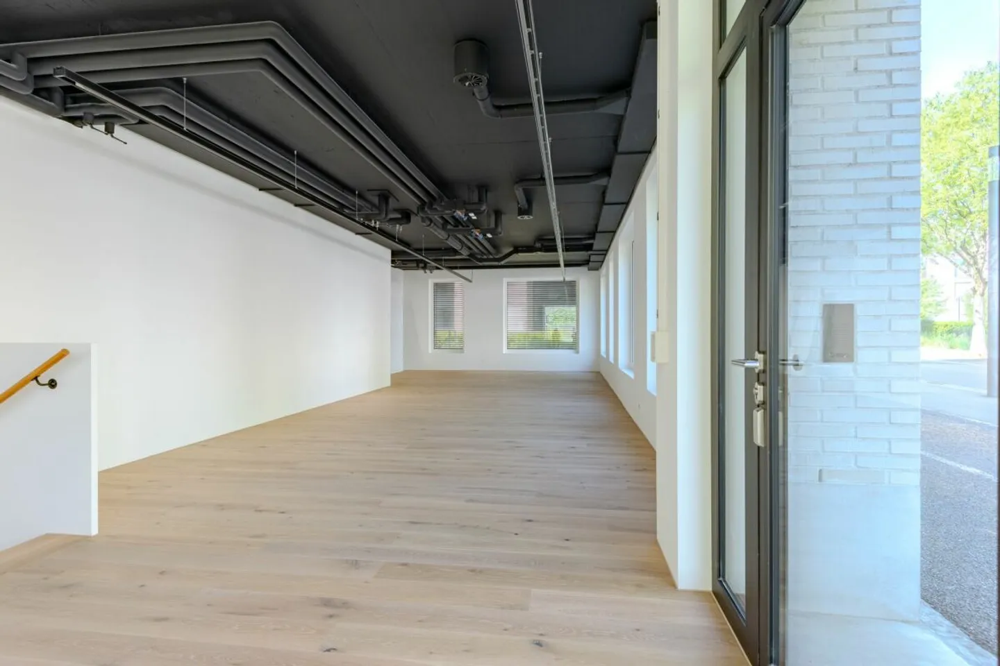 Spazi per uffici moderni nell'edificio Max Dudler a Rheinfelden (AG) - Foto 3 di 13