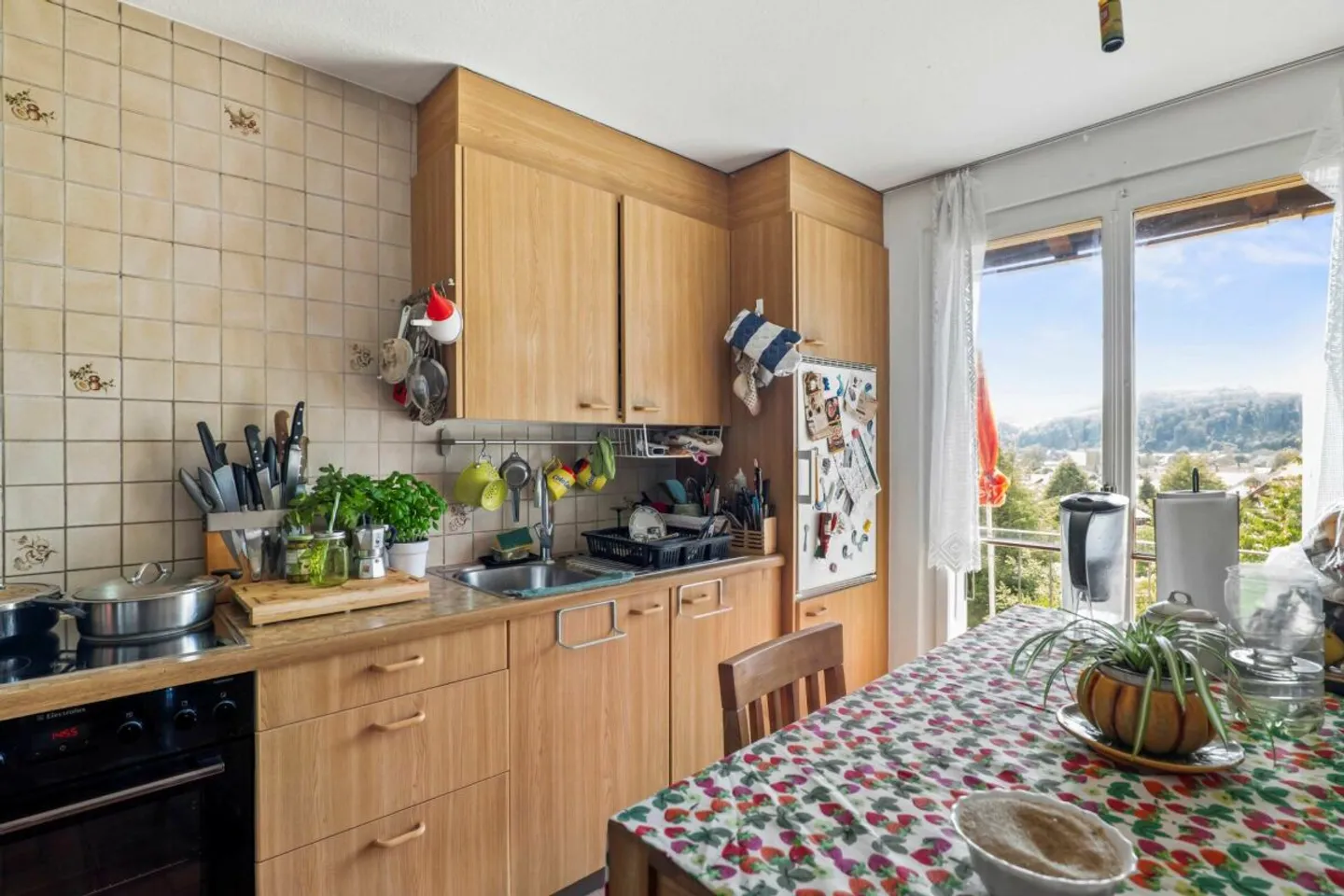 Maison de 3 familles avec grand espace extérieur et potentiel d'investissement à Madiswil - Photo 3 sur 13