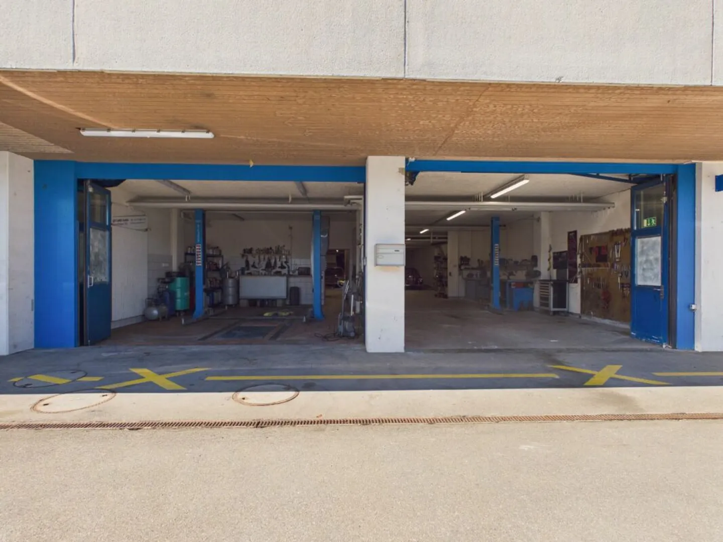 Your dream garage in Fällanden is waiting for you! - Photo 2 of 13