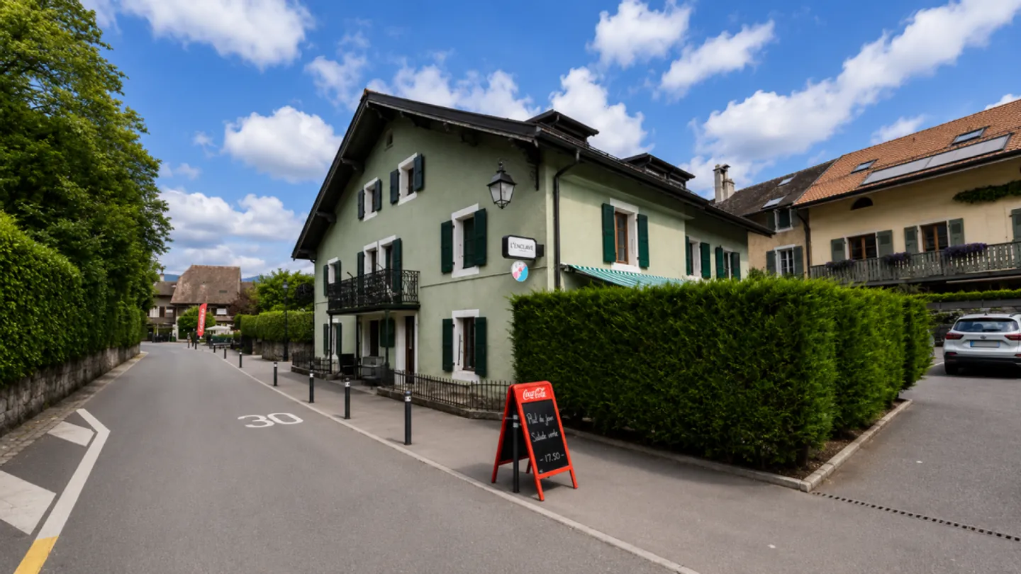 Rental investment building in the heart of Céligny - Photo 1 of 13