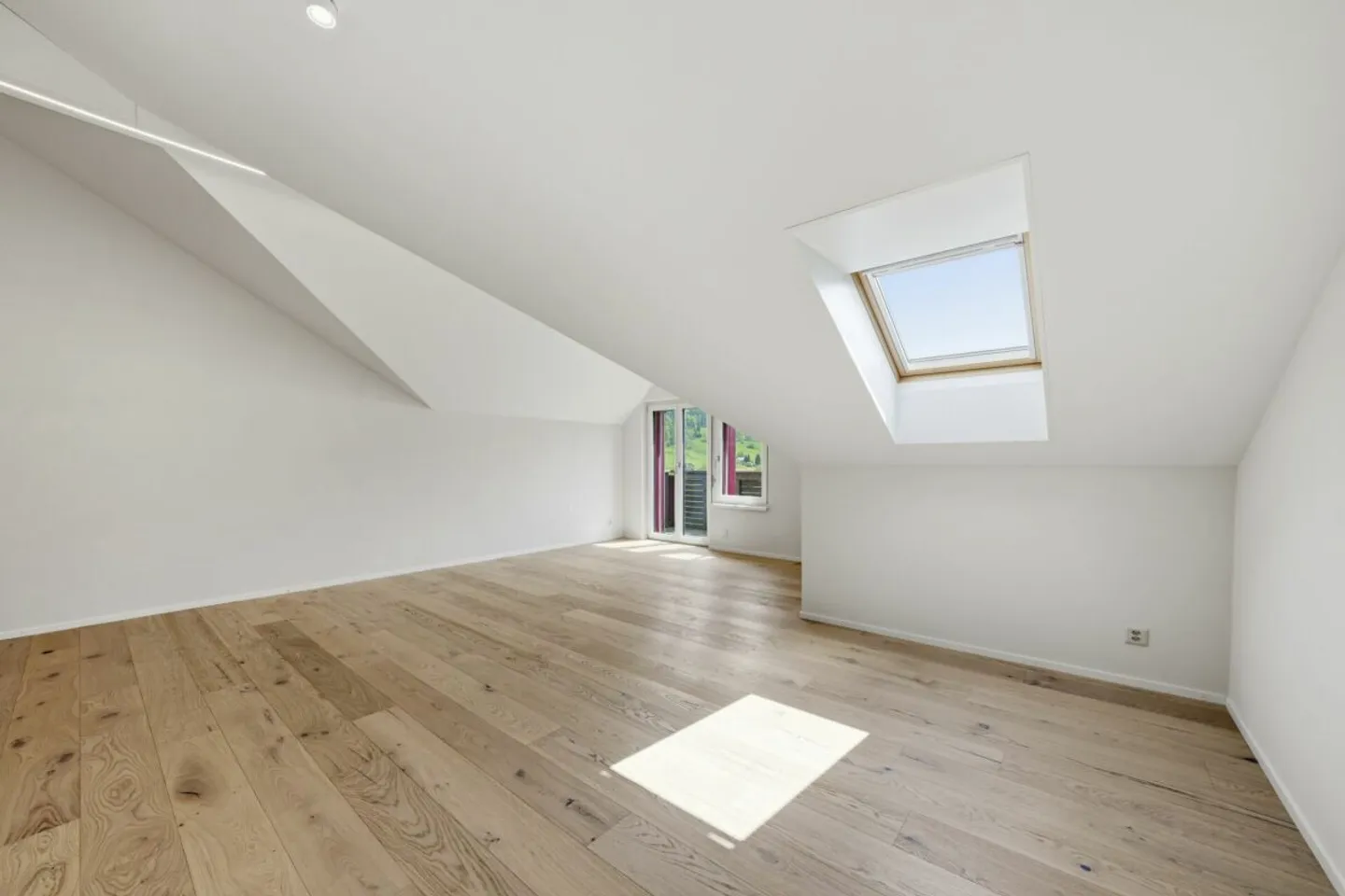 Charming fully renovated penthouse apartment with balcony and panoramic view in idyllic Urnäsch - Photo 12 of 13