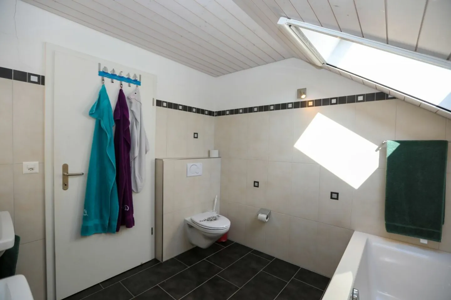 Living in a quiet location: 5.5-room detached house with spacious garden - Photo 10 of 13