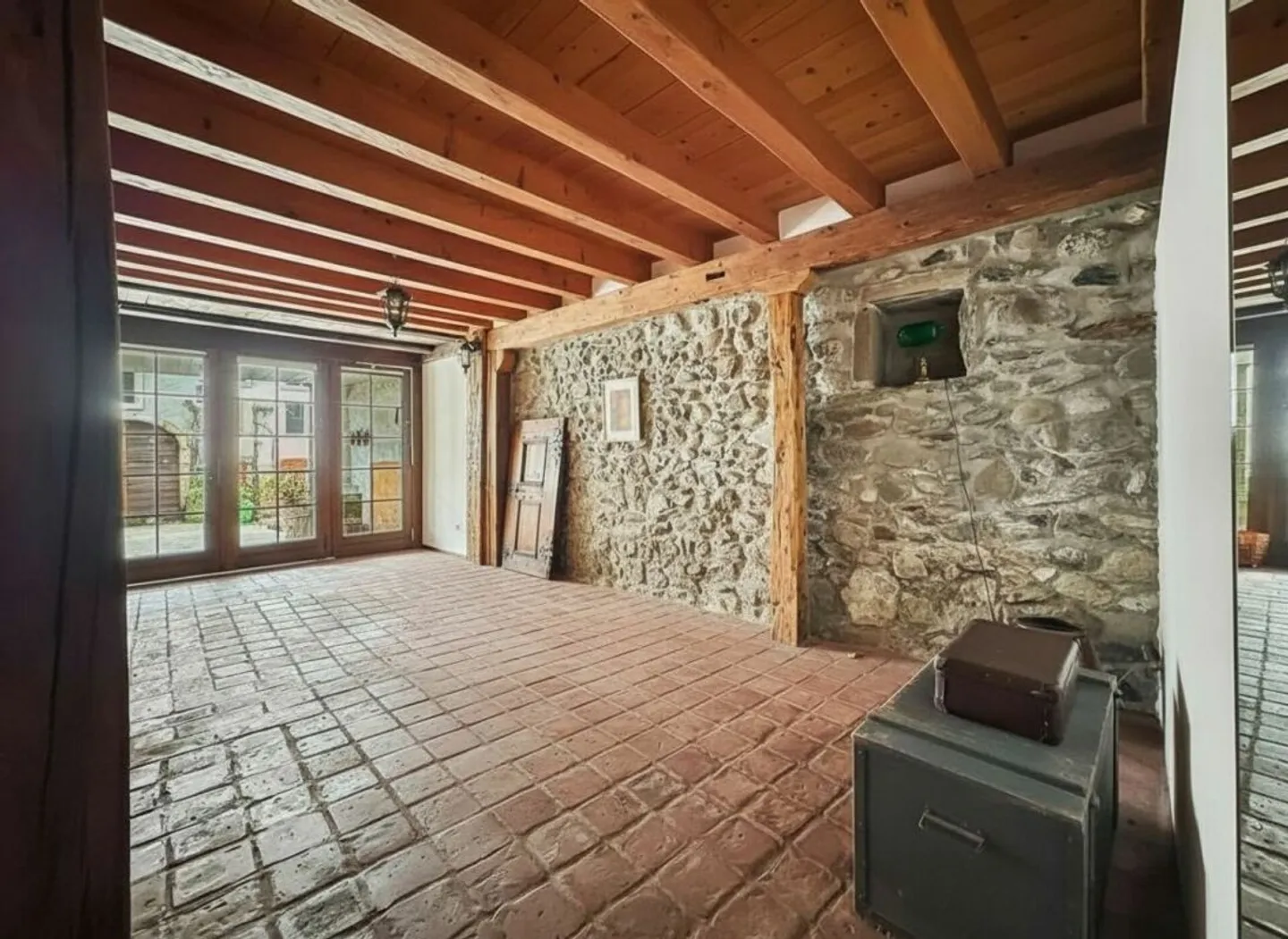 TRIPLEX APARTMENT IN A BEAUTIFUL WINEMAKER HOUSE - Photo 3 of 13