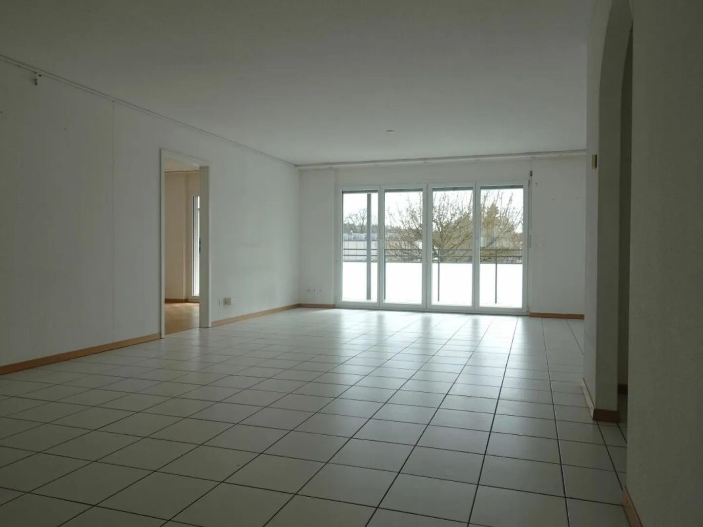 Stilvolle 3.5-Zimmer-Wohnung mit Balkon - Foto 3 von 5