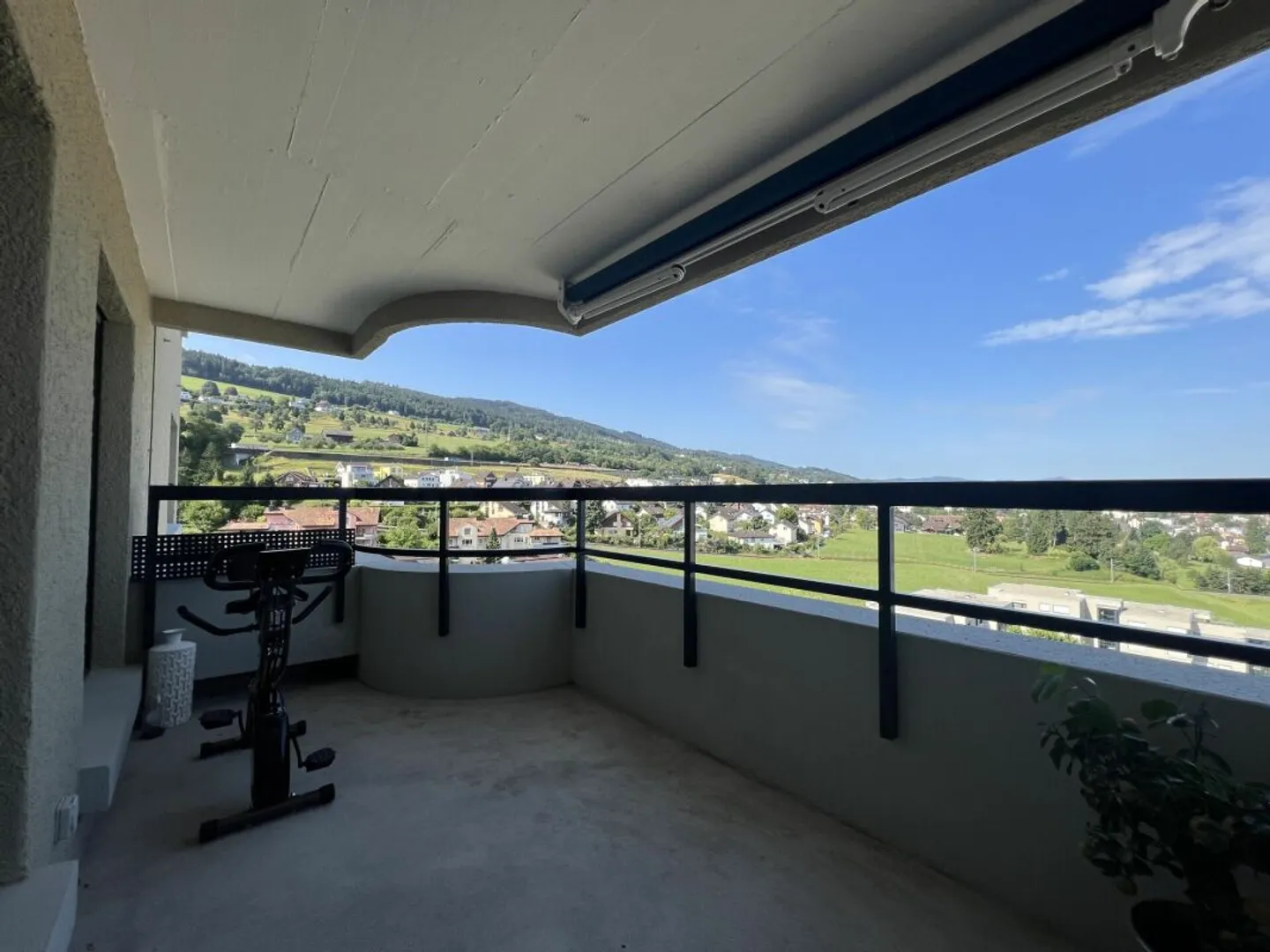 Appartamento moderno con vista lago sopra i tetti di Rorschacherberg - Foto 3 di 9