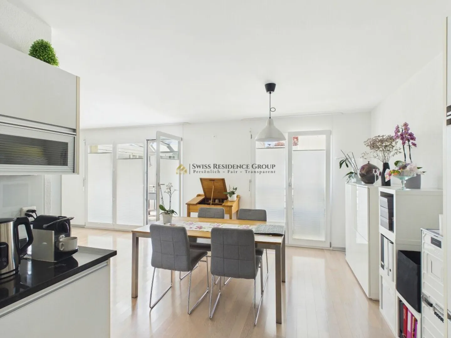 Spazioso e luminoso con balcone vetrato - Foto 6 di 11