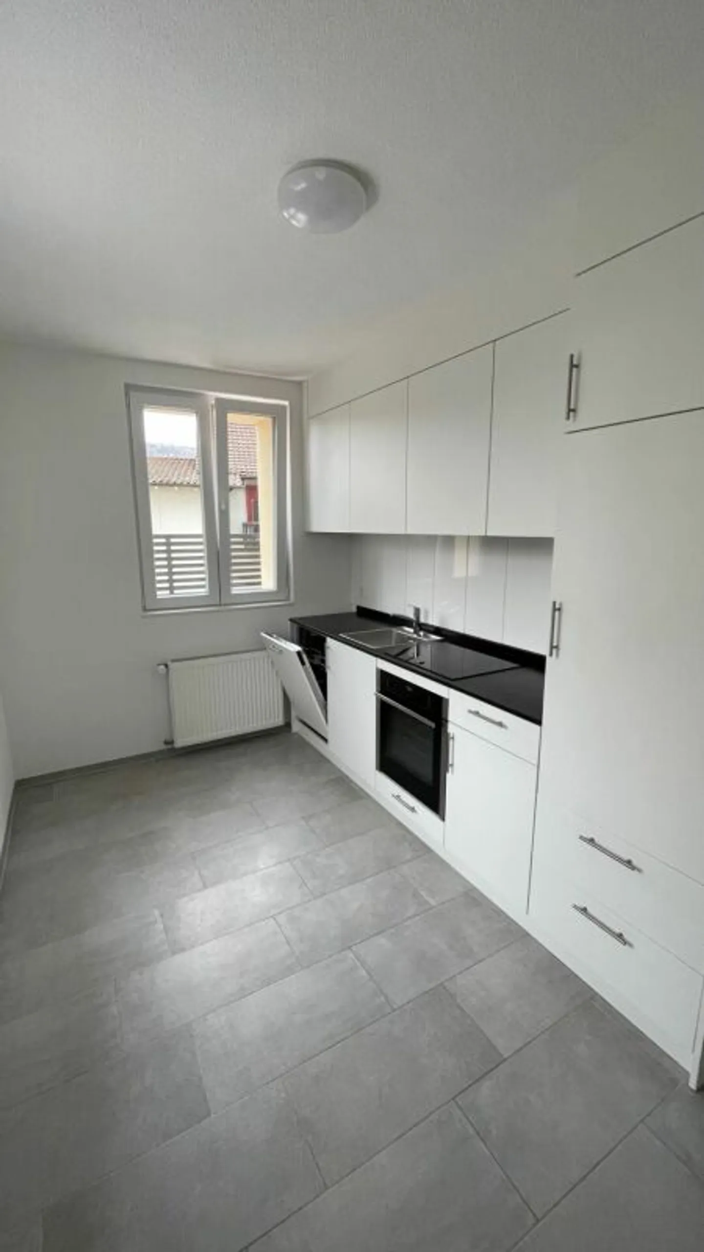 Proprietà residenziale e commerciale attraente in una posizione centrale - Foto 5 di 9