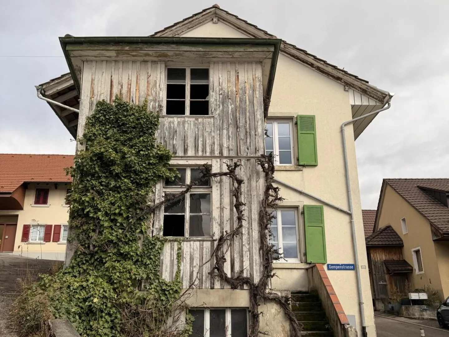 Plus qu'une maison : ferme avec grange et possibilités illimitées - Photo 1 sur 13