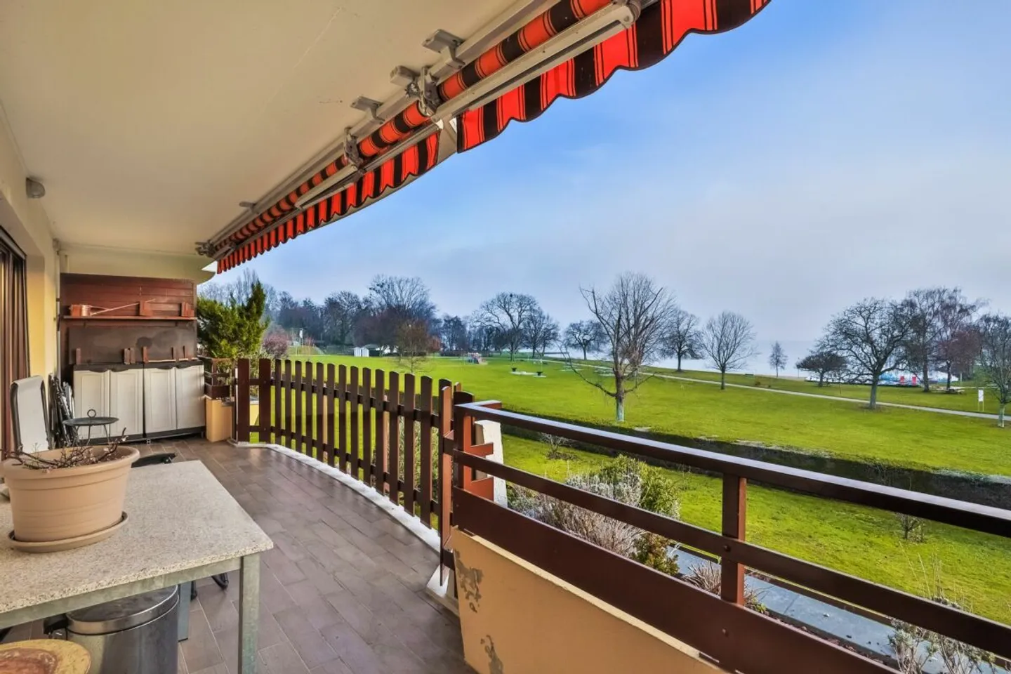 Appartement au bord du lac - Photo 11 sur 13