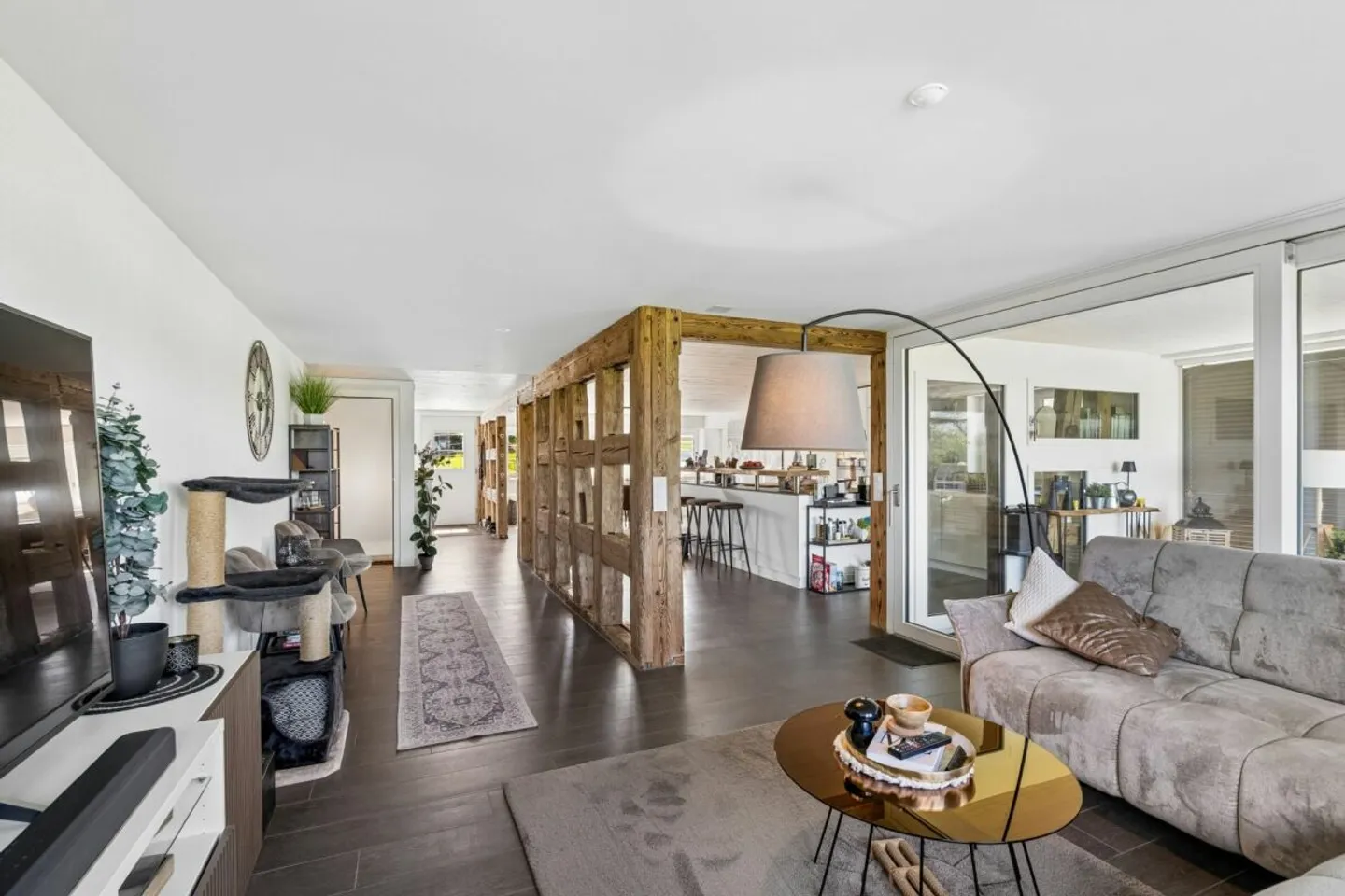 Wohnen mit Geschichte - Atemberaubender 5.5 Zimmer-Hausteil mit grossem Garten - Foto 5 di 13
