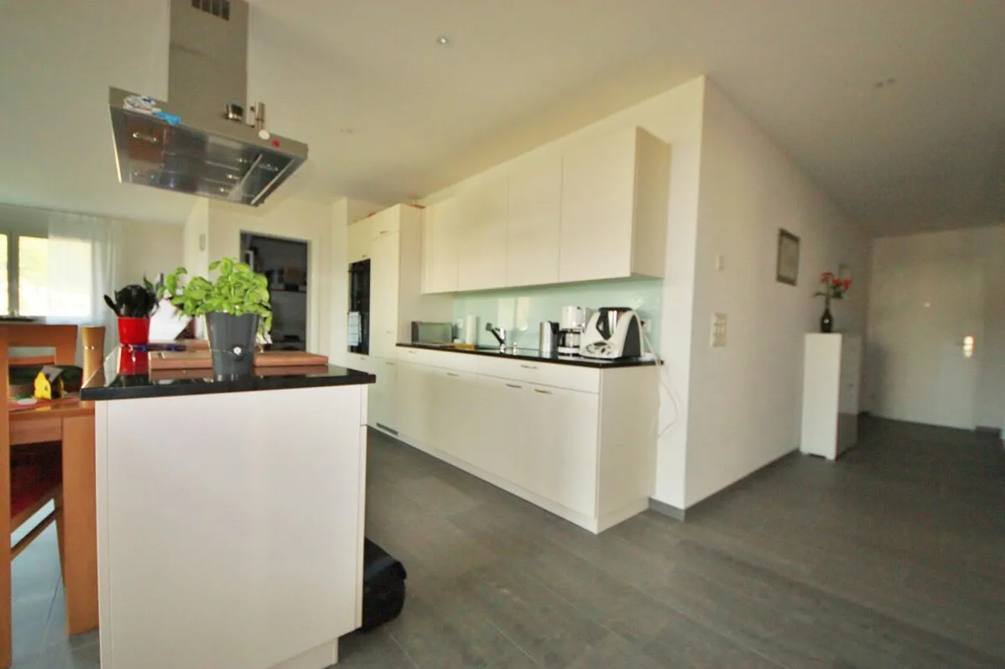 Attractive 4.5-room apartment on the 1st floor in a quiet location - Photo 4 of 13
