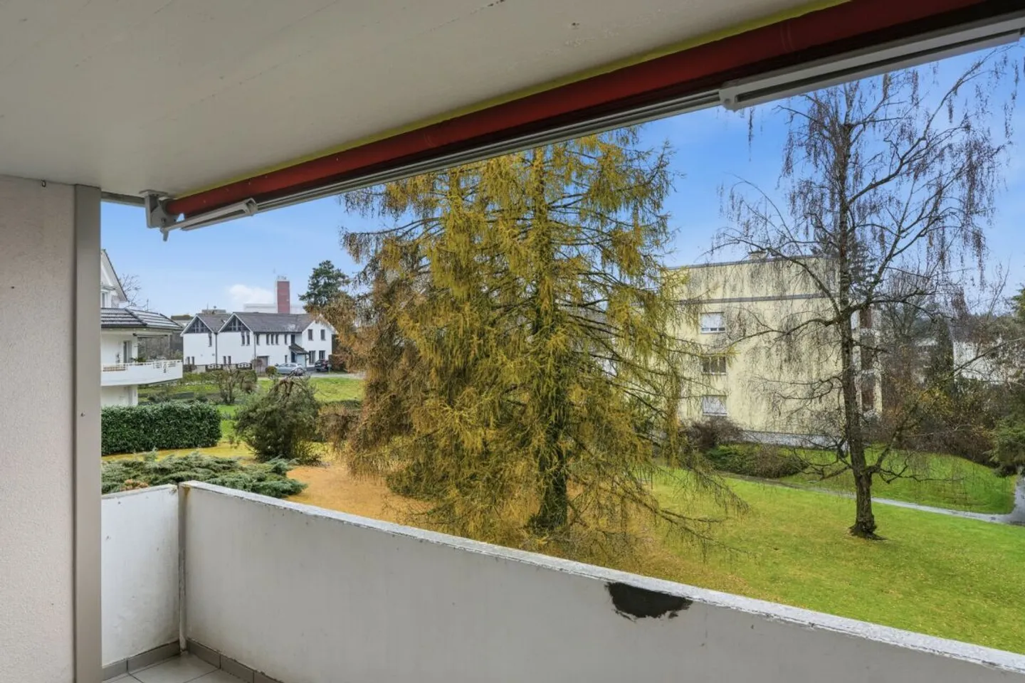 Moderne 4.5-Zimmer-Wohnung mit grossem Balkon nähe Wil - ab sofort frei! - Photo 5 of 13