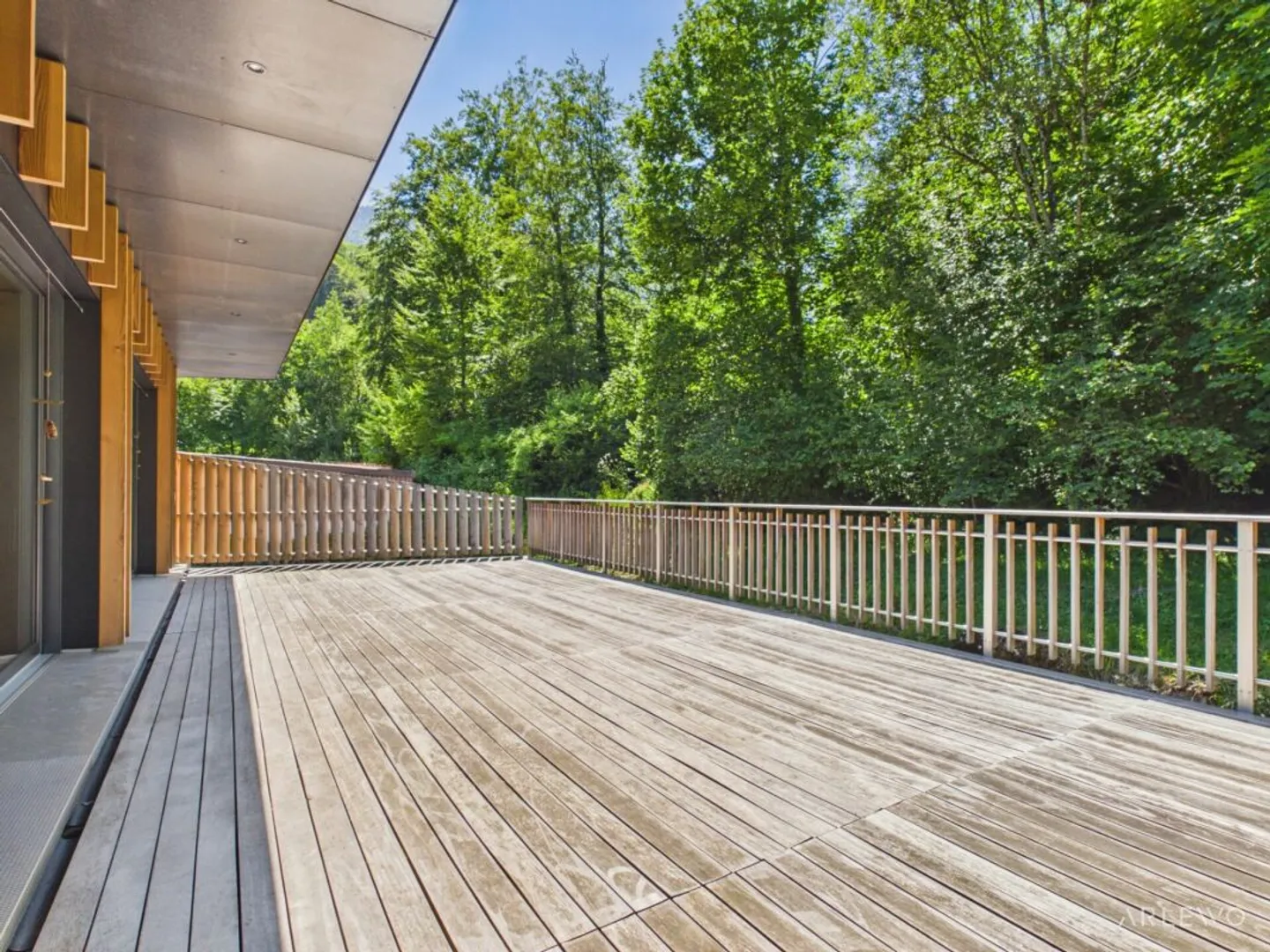 Due unità residenziali e un impressionante padiglione commerciale - Foto 1 di 11