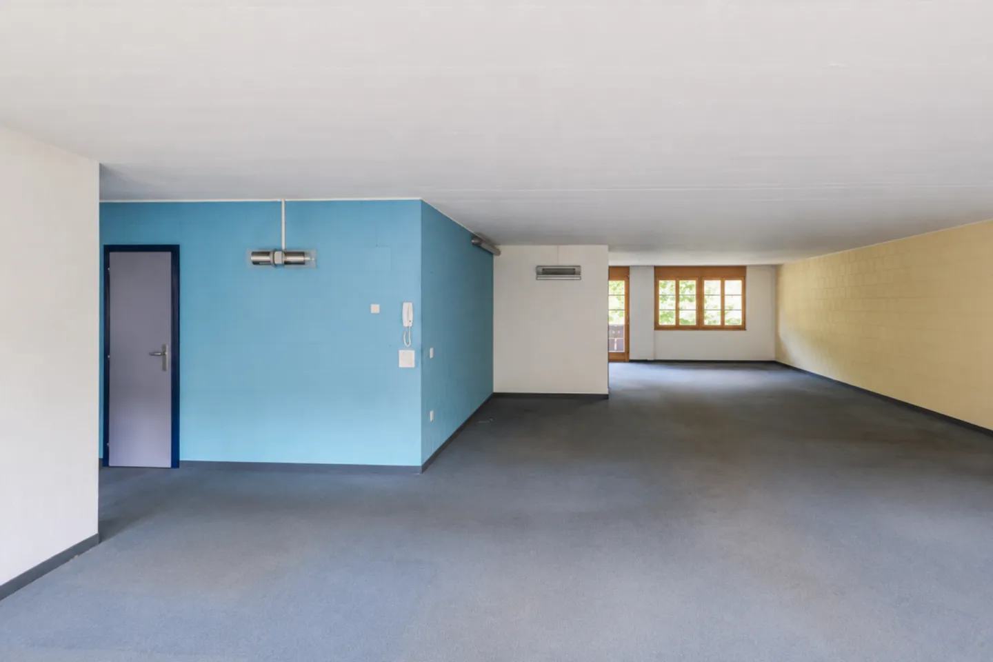 Espace spacieux avec potentiel pour un appartement de 3.5 - 4.5 pièces dans un emplacement central - Photo 2 sur 9