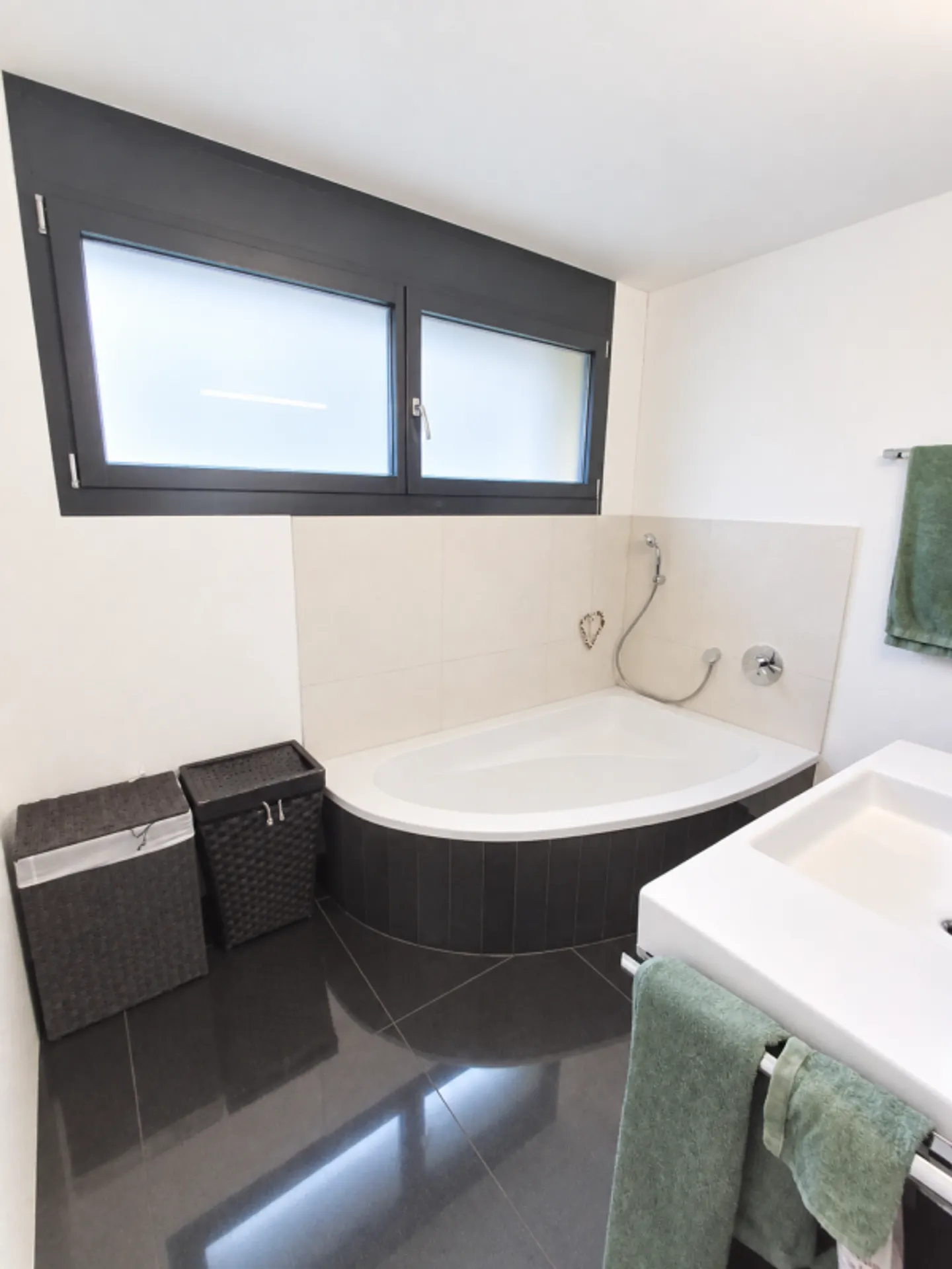 Spacious 4.5-room penthouse apartment in the center of Grosswangen - Photo 4 of 8