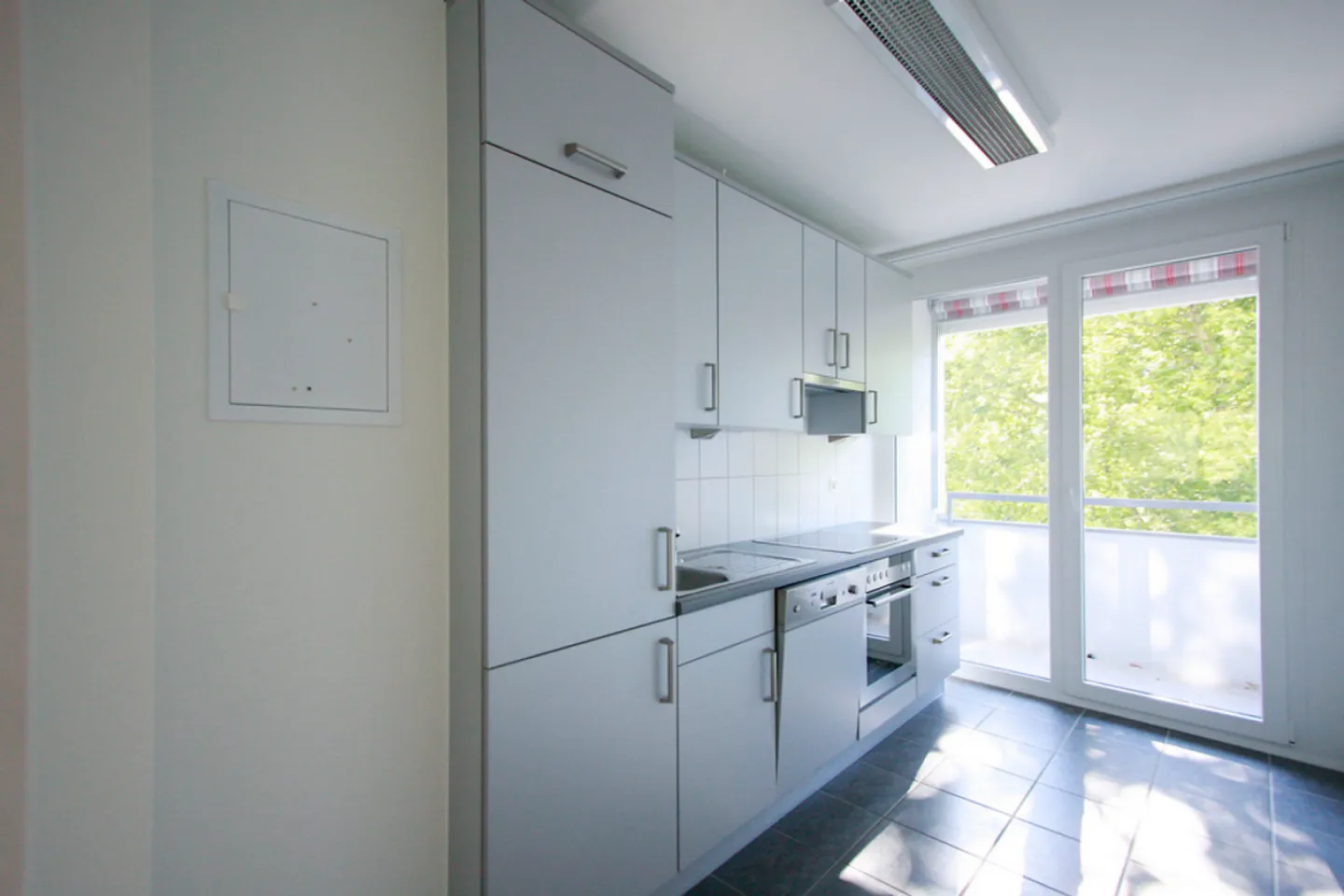 Sunny apartment with two balconies in a central location - Photo 2 of 5