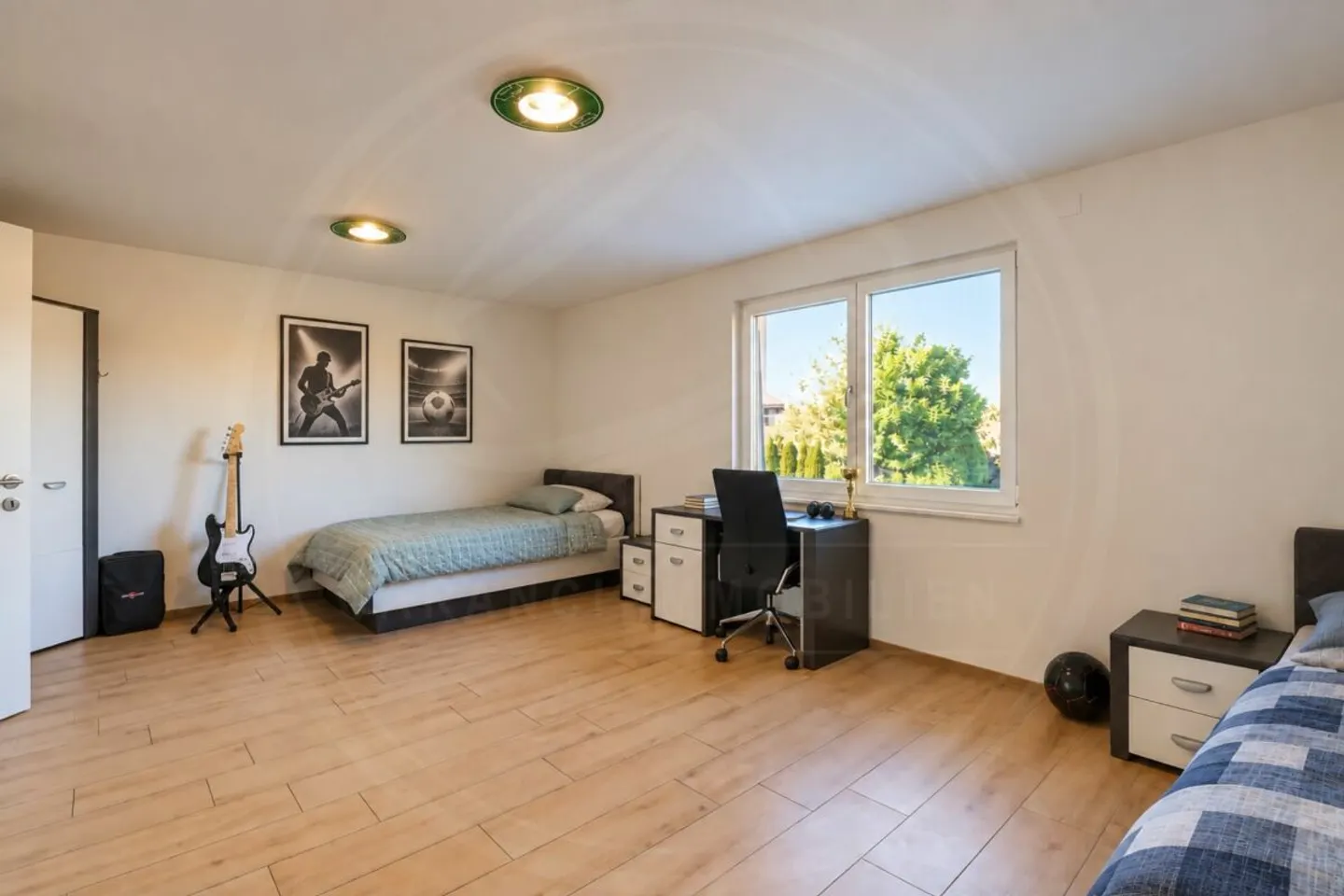 Modern 6½-Room Row House with a View of Nature - Photo 6 of 12