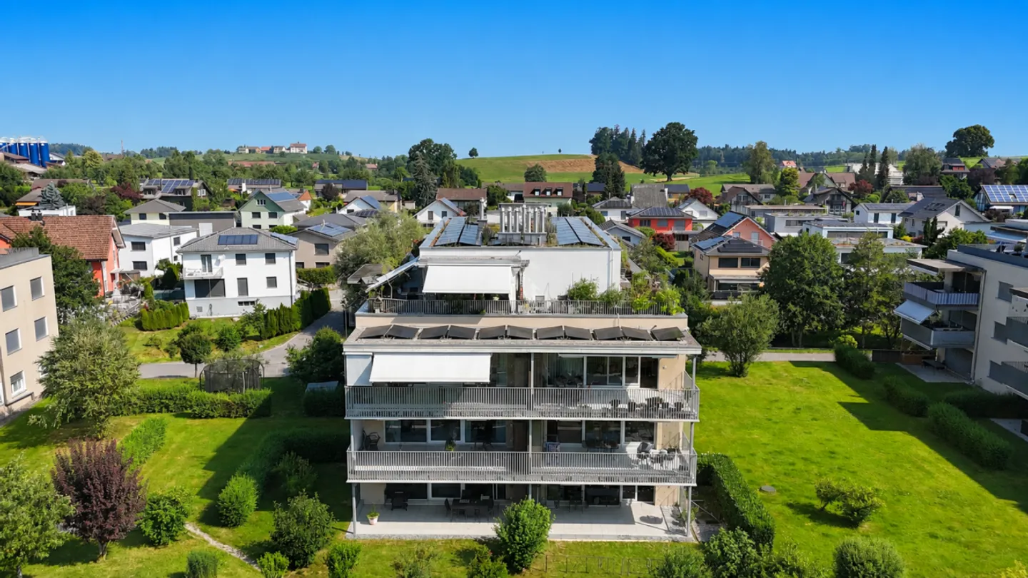 Appartement penthouse de 5,5 pièces avec terrasse de 150 m², vue panoramique et accès direct à la terrasse depuis chaque chambre - Photo 8 sur 13