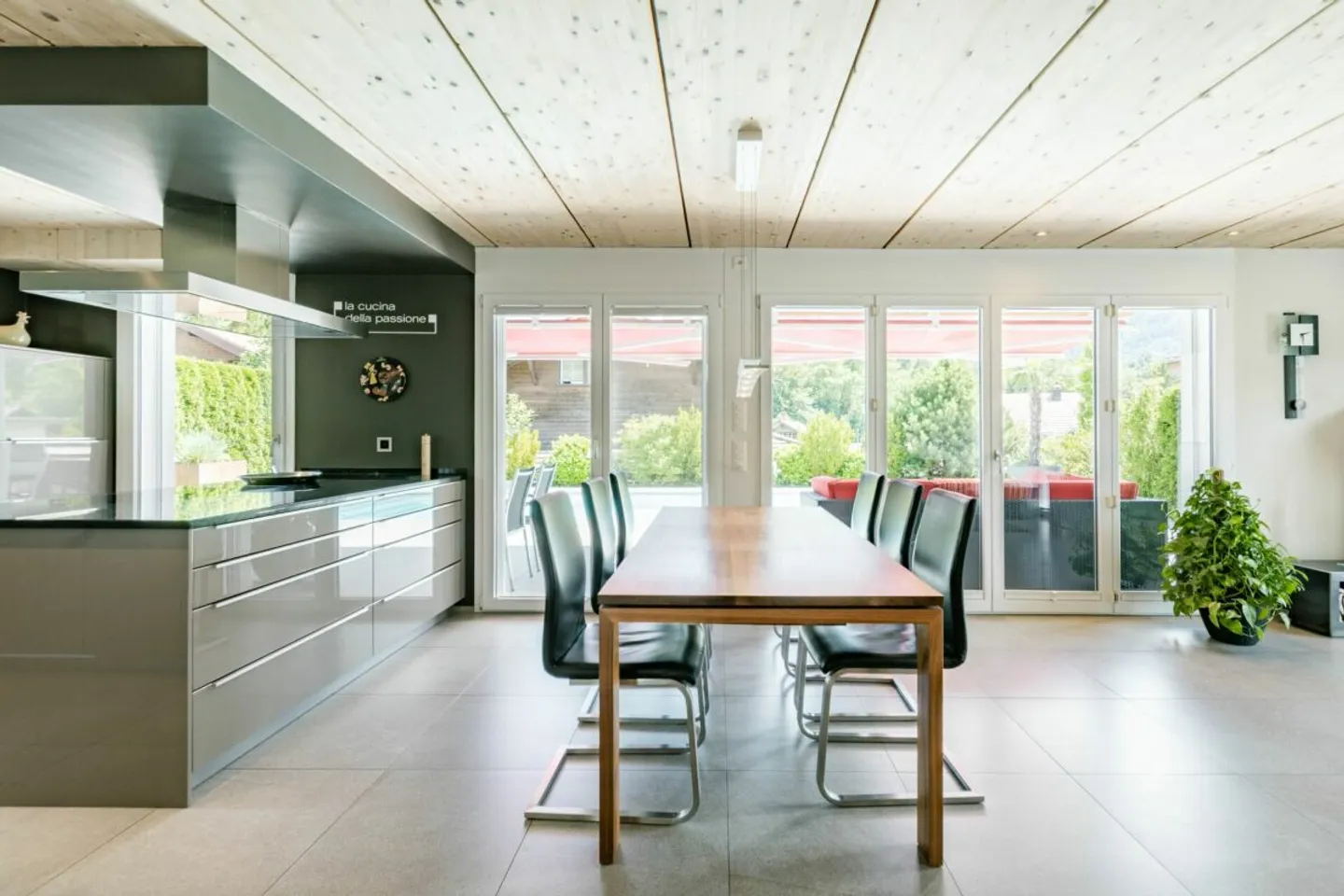 Exclusive single-family house with pool in Hofstetten - Photo 4 of 13