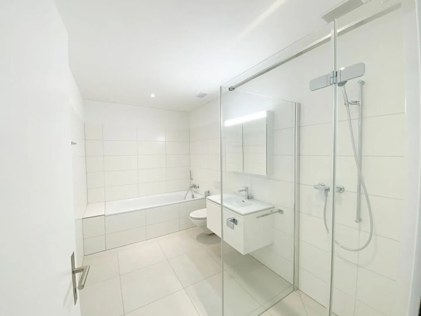 Garden apartment with great seating area seeks new tenants - Photo 5 of 7