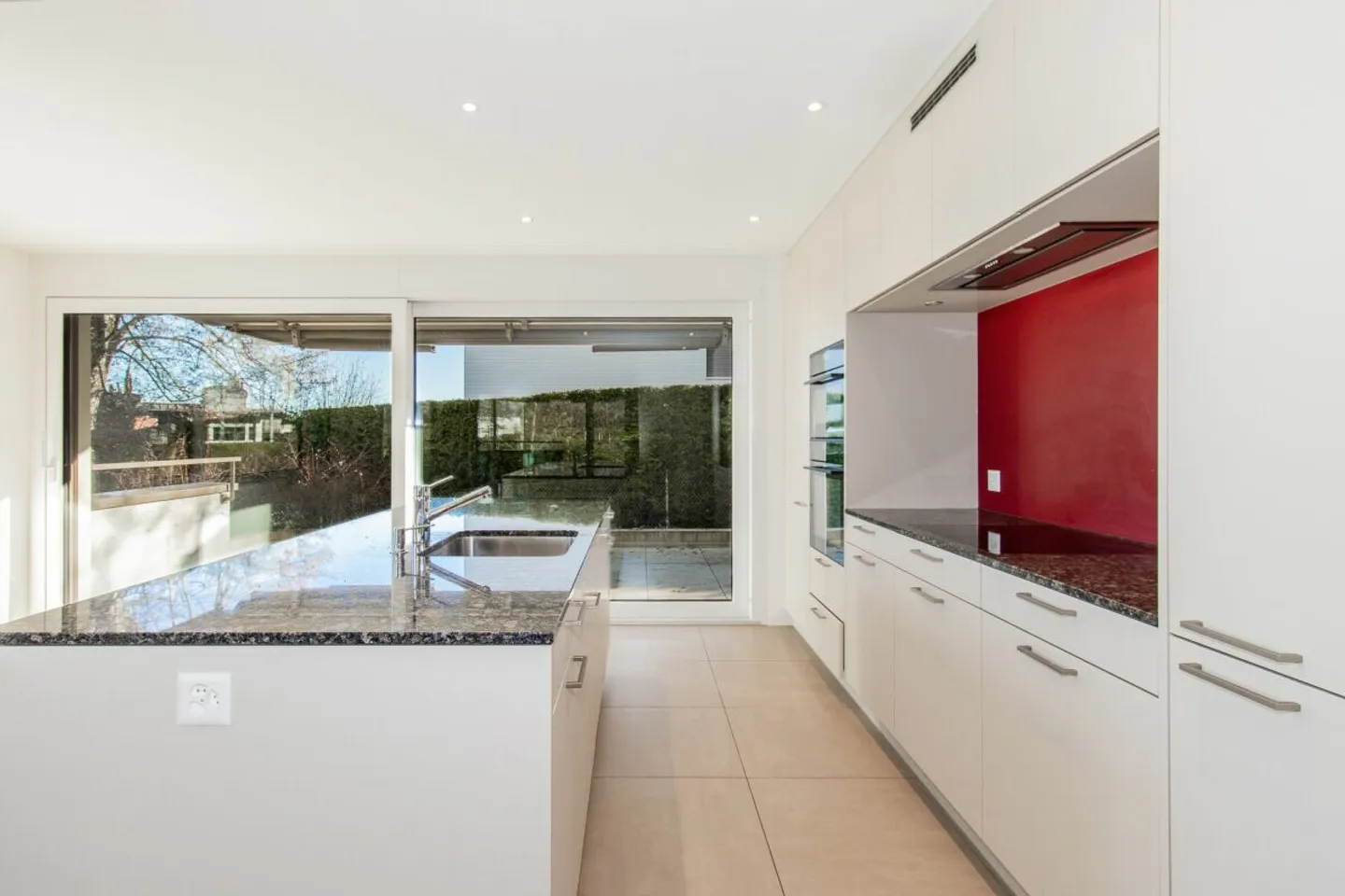 Garden apartment in a preferred residential area - Photo 5 of 13