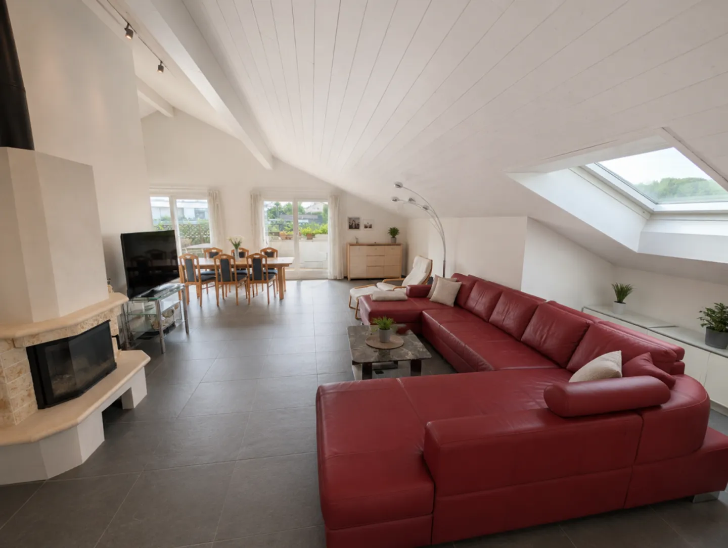 Appartement penthouse spacieux dans un emplacement calme et central - Photo 2 sur 13
