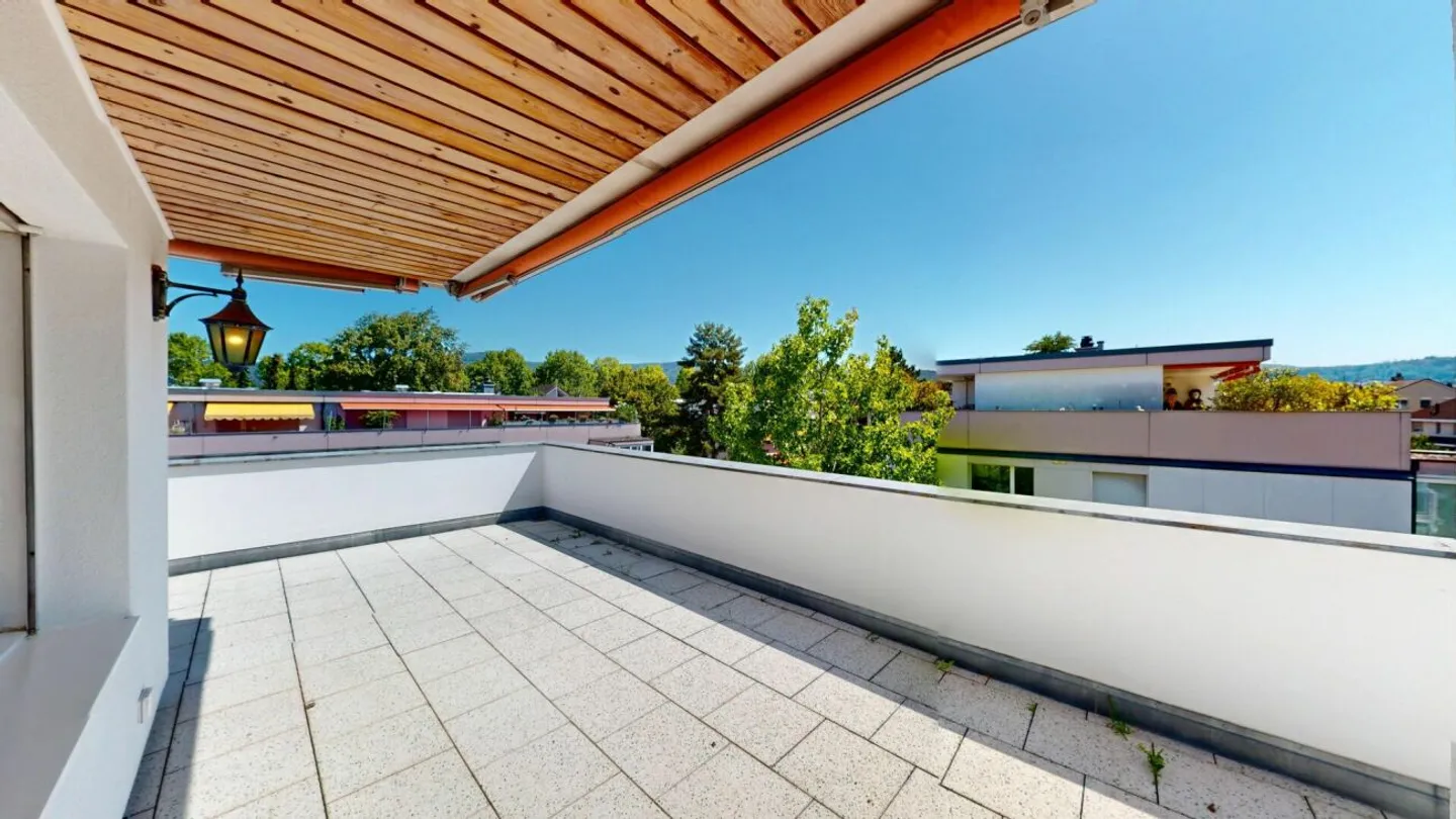 Modernized Penthouse Apartment with Fantastic 360° Terrace - Photo 12 of 12