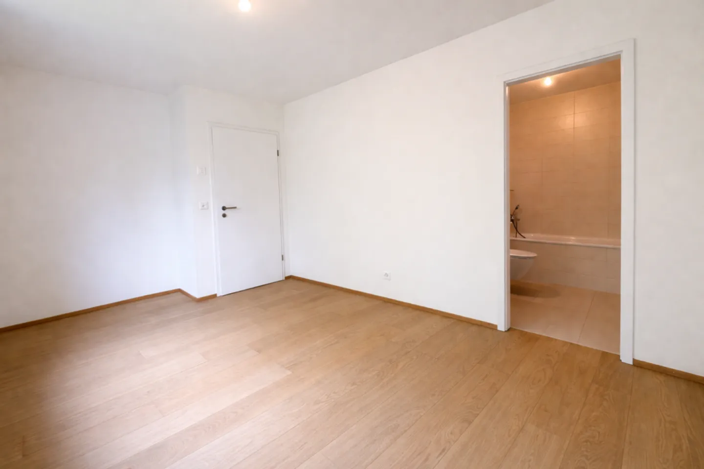 Zeitgemäße Wohnung mit Balkonen - Foto 7 von 13