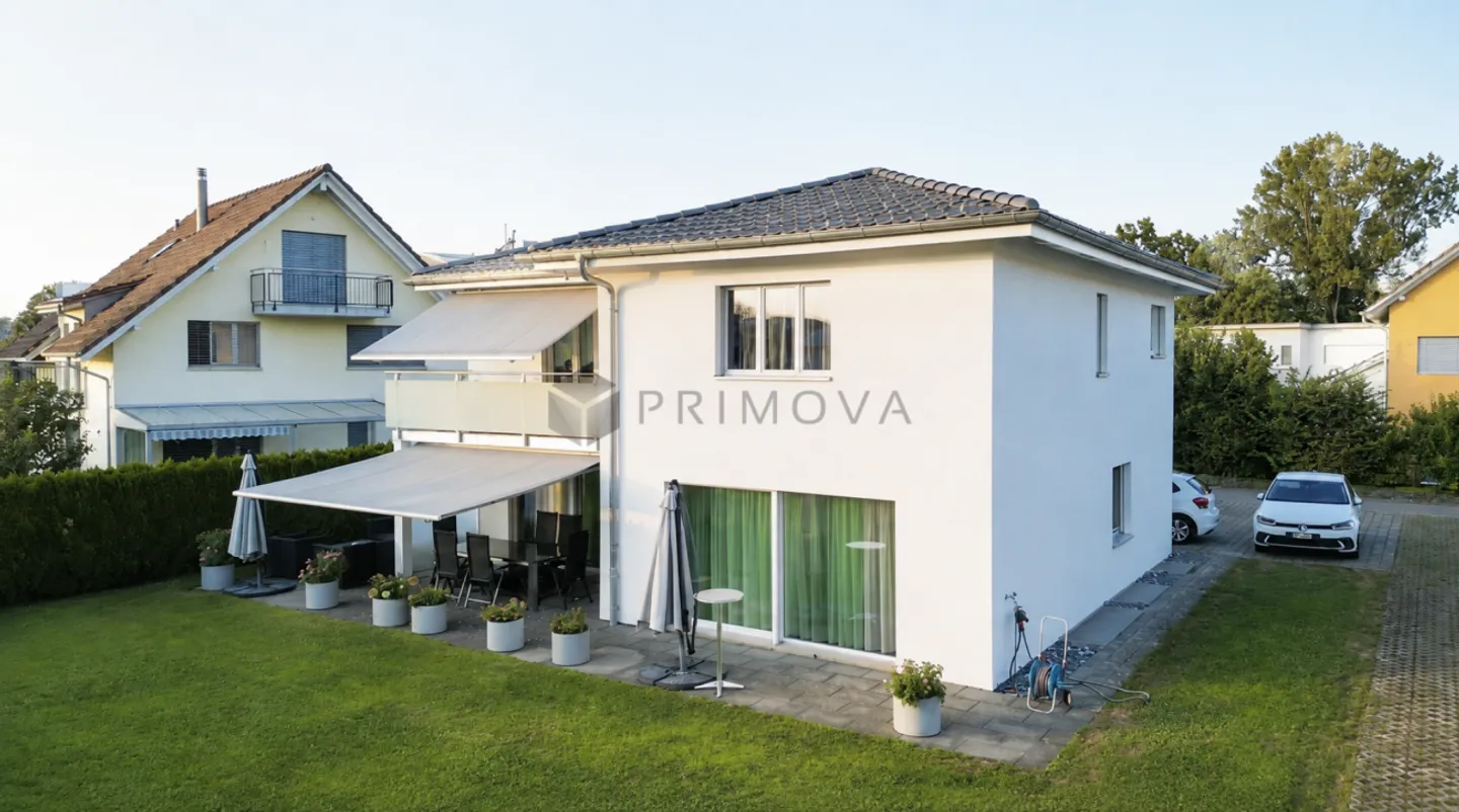 Spacious single-family house with garden, privacy, and high quality of life - Photo 1 of 11