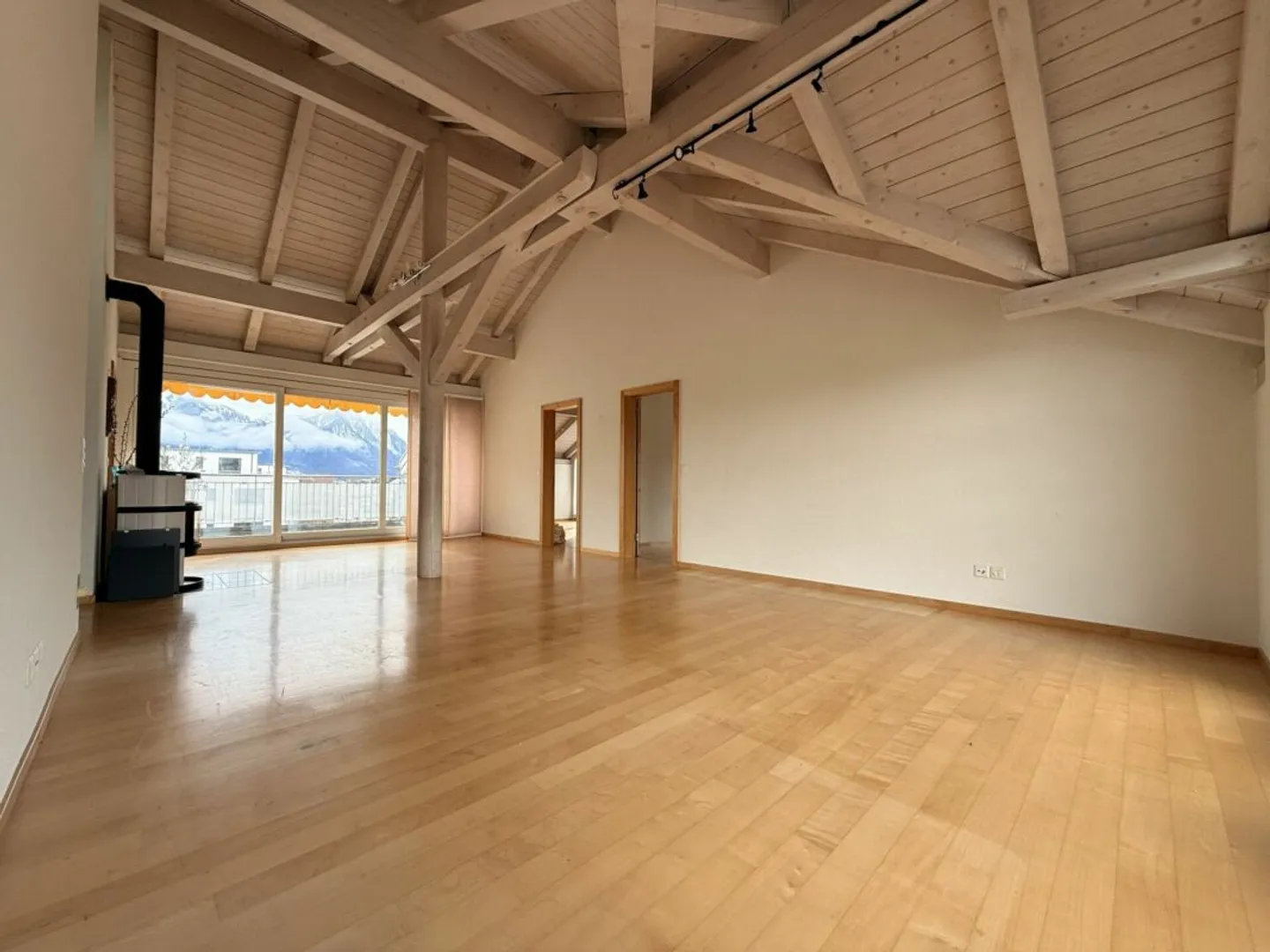 Penthouse spacieux de 3,5 pièces au centre de Buchs-Räfis - Photo 2 sur 9