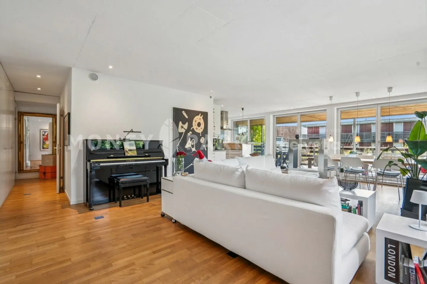 Geräumige Wohnung mit Garten - Foto 3 von 6