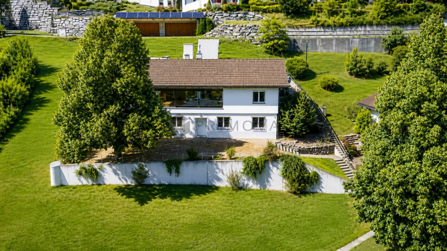 Casa indipendente con ampia vista in una posizione privilegiata a Maladers - Foto 1 di 12