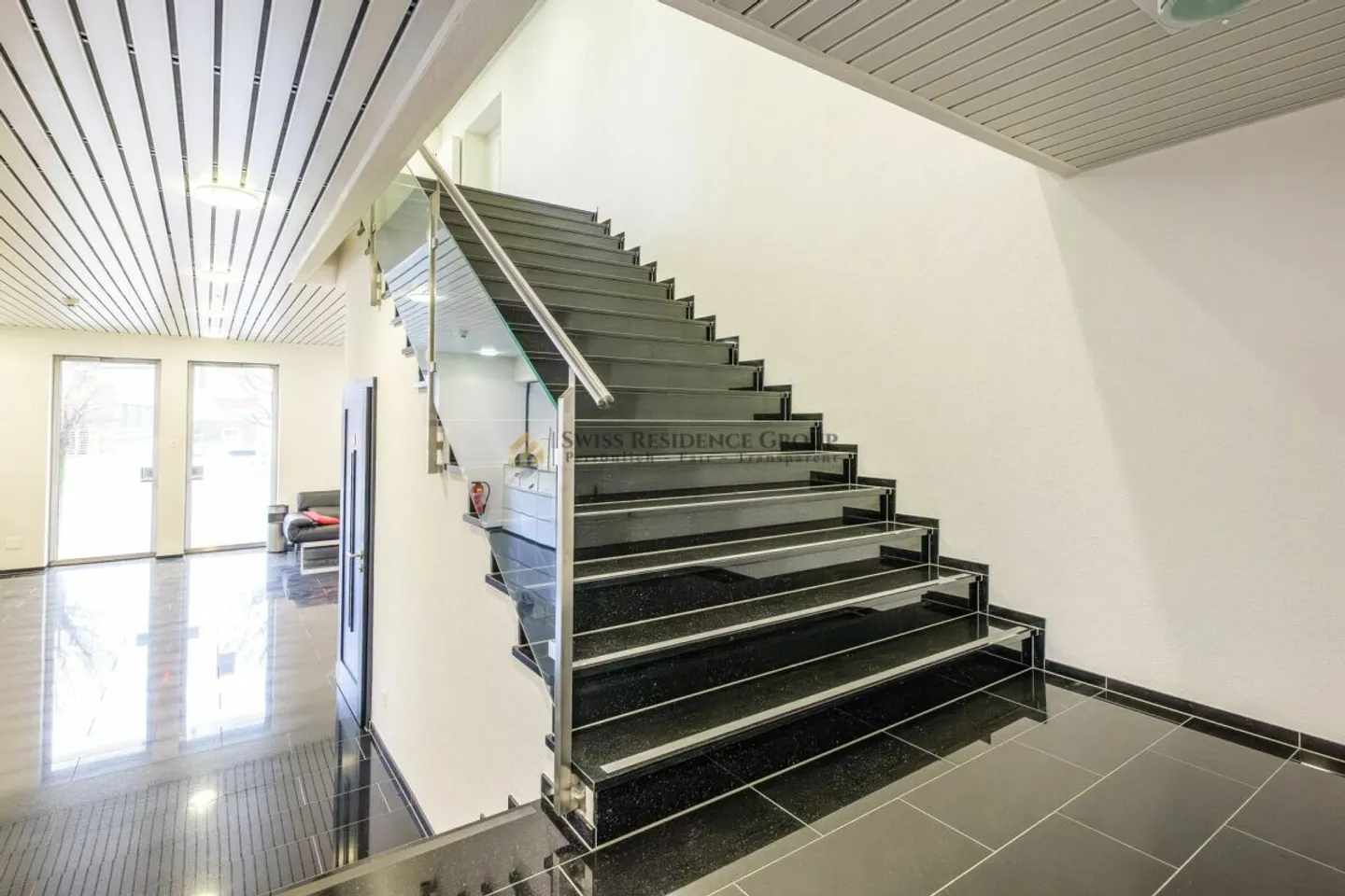 Modern office and training spaces in a prime location in Würenlos - flexible, representative, and usable individually or together - Photo 2 of 13